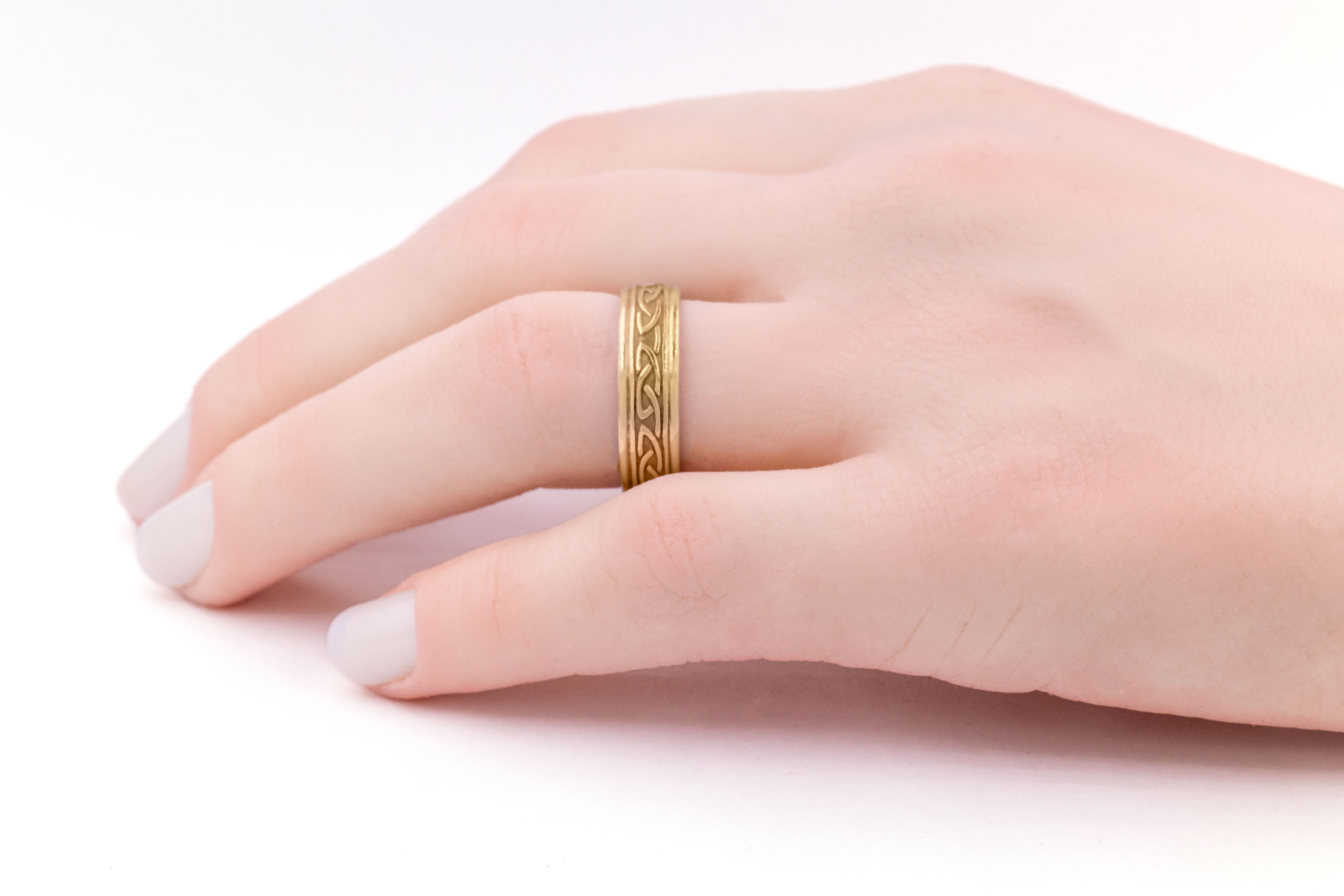 Attractive Yellow Gold Celtic Knot 6.0mm Ring For Women - Model Photo