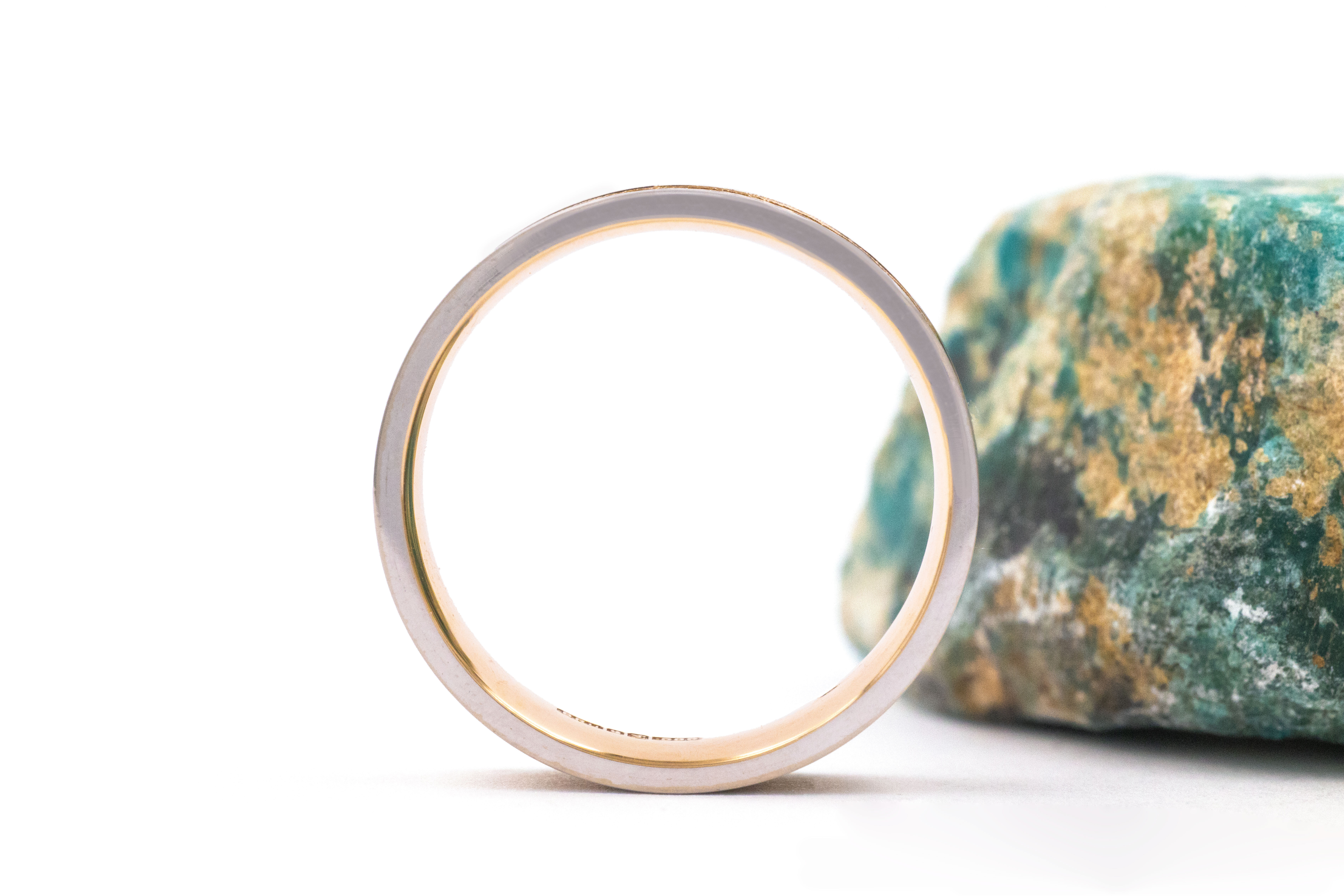 Mens Mo Anam Cara & Gaelic & Celtic Knot 5.0mm Ring in Yellow Gold & White Gold. Side View.