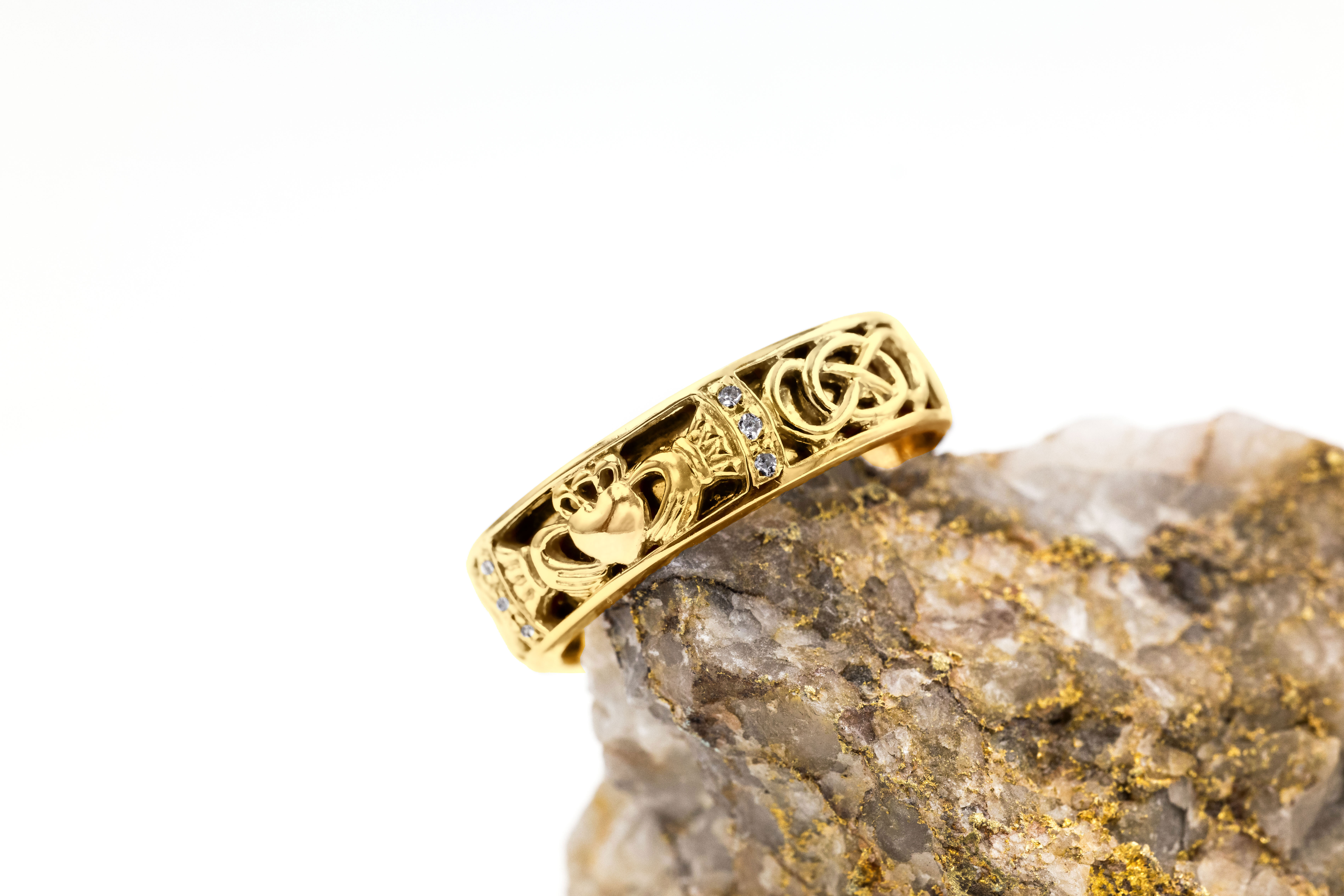 Striking 14K Yellow Gold Claddagh 7.0mm Ring For Men