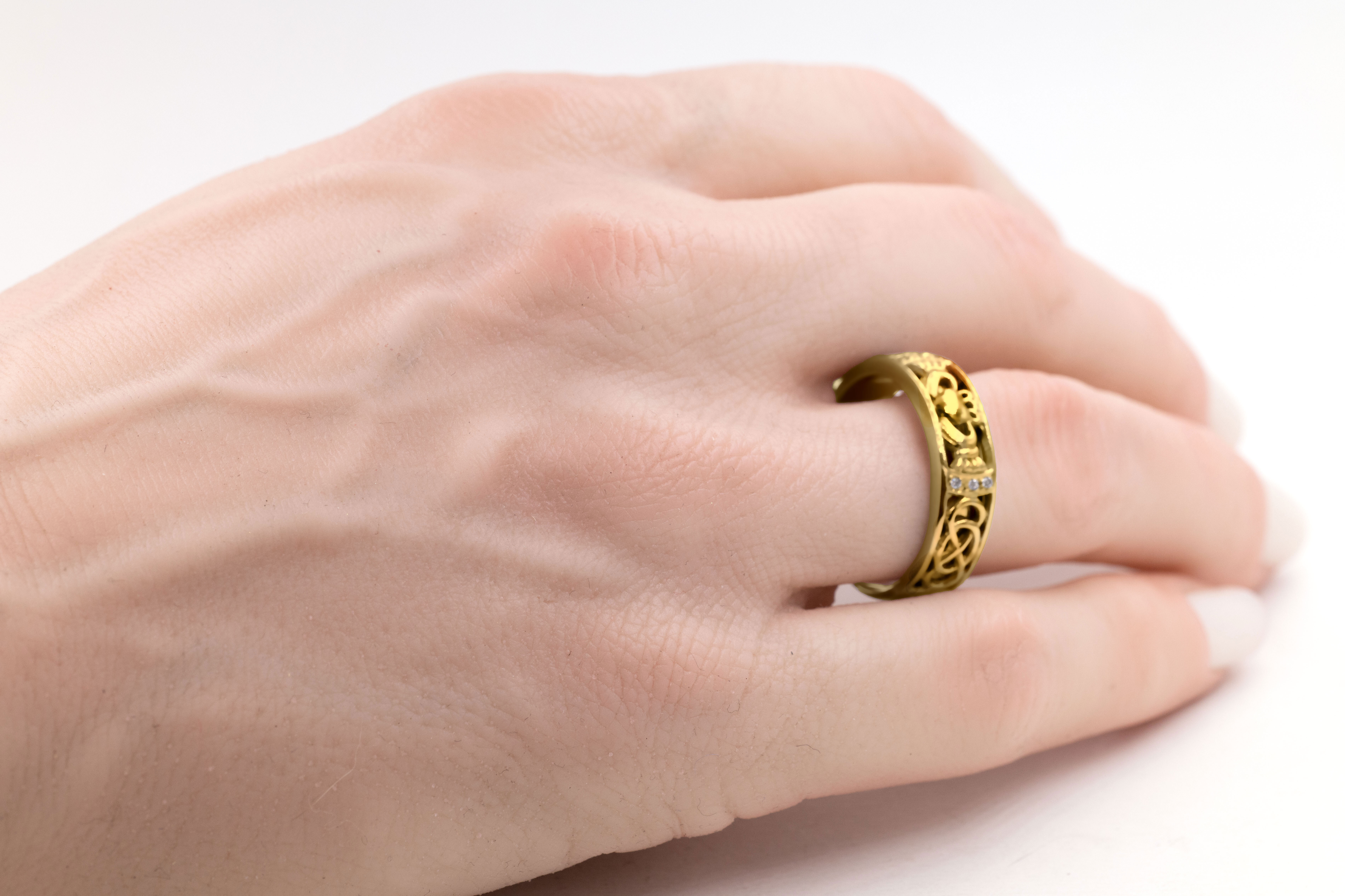 Gorgeous Yellow Gold Claddagh & Celtic Knot 5.0mm Ring For Men - Model Photo