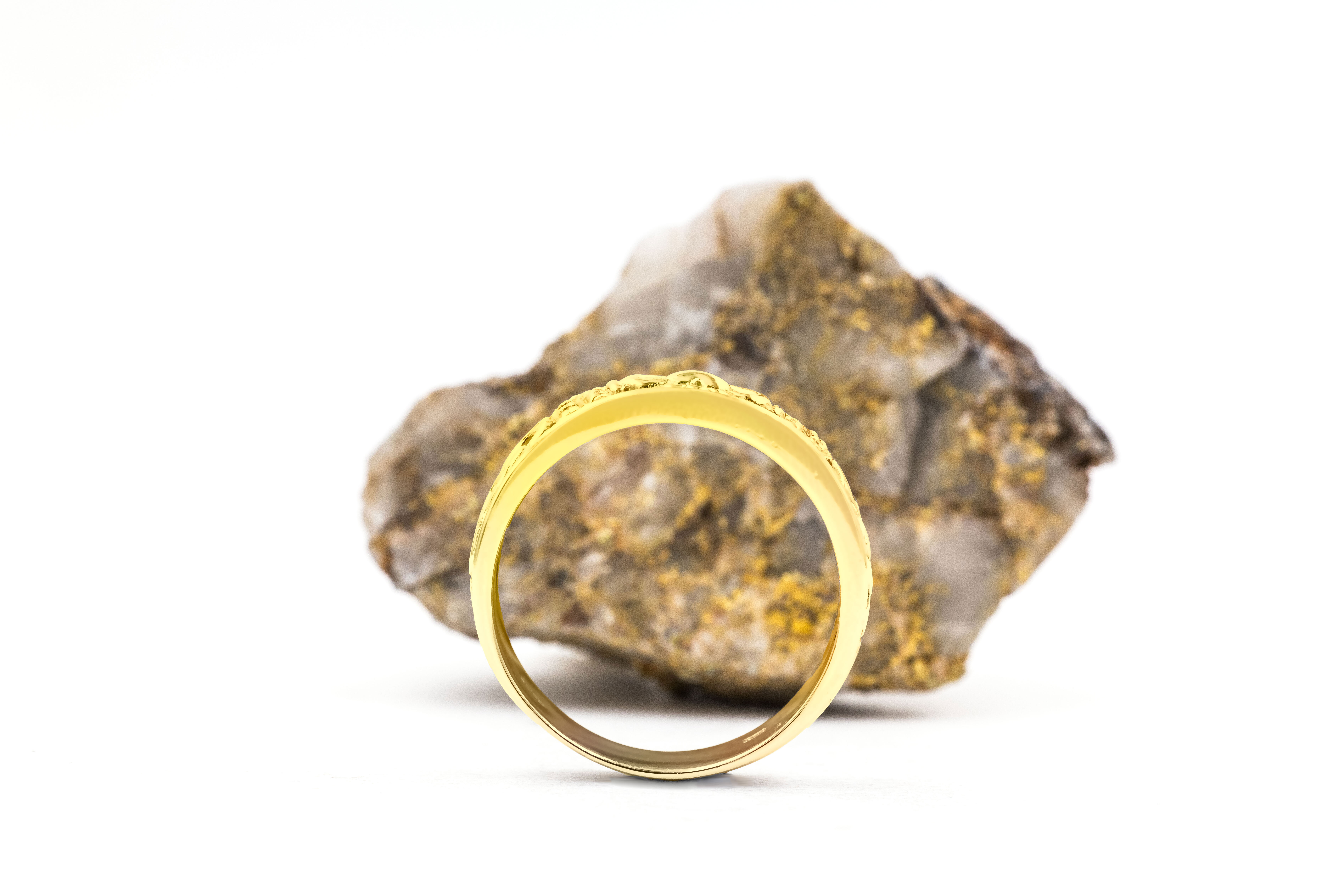 Striking 14K Yellow Gold Claddagh & Celtic Knot 7.0mm Ring For Men. Side View.