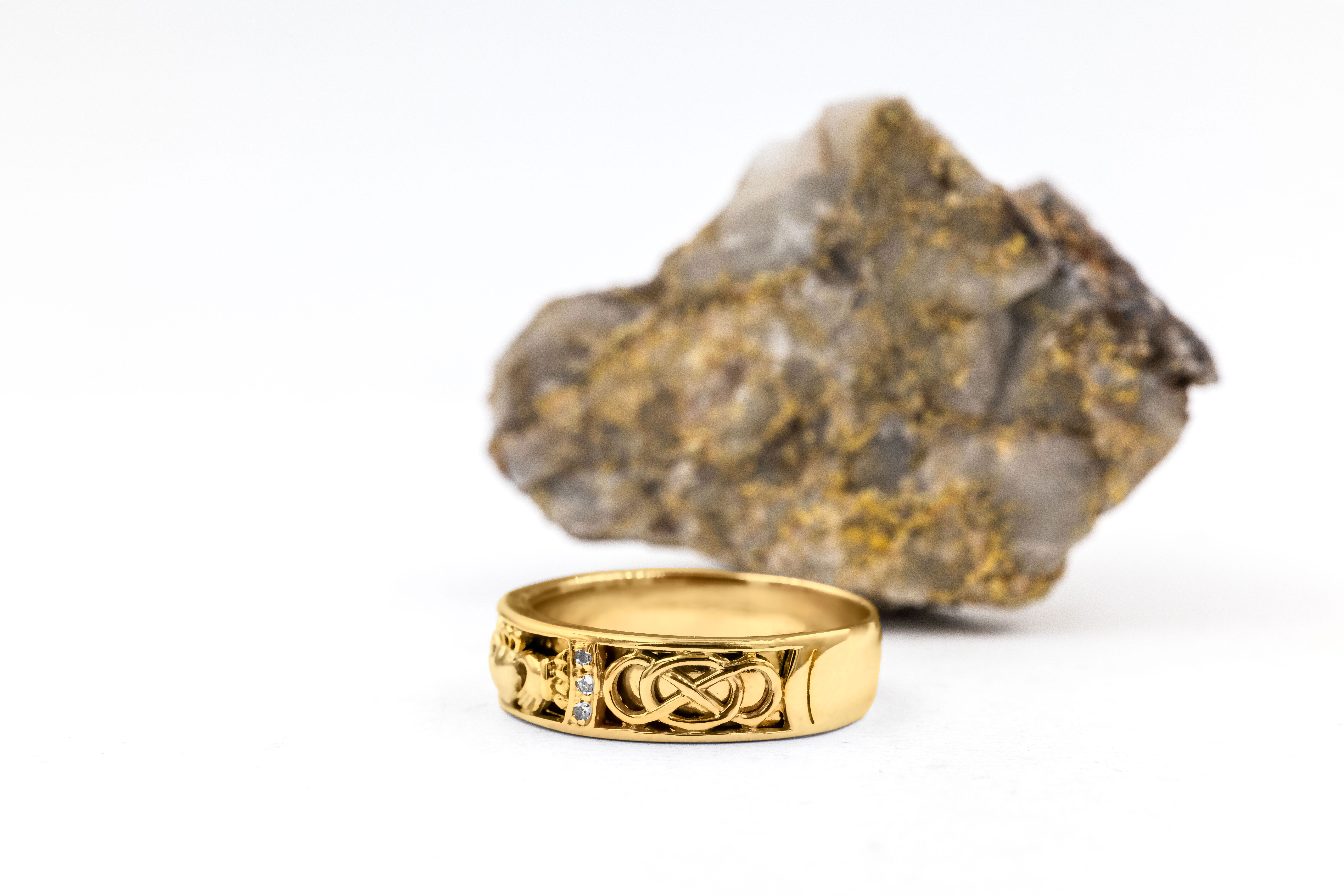 Gorgeous Yellow Gold Claddagh & Celtic Knot Wedding Ring For Men. Side View.