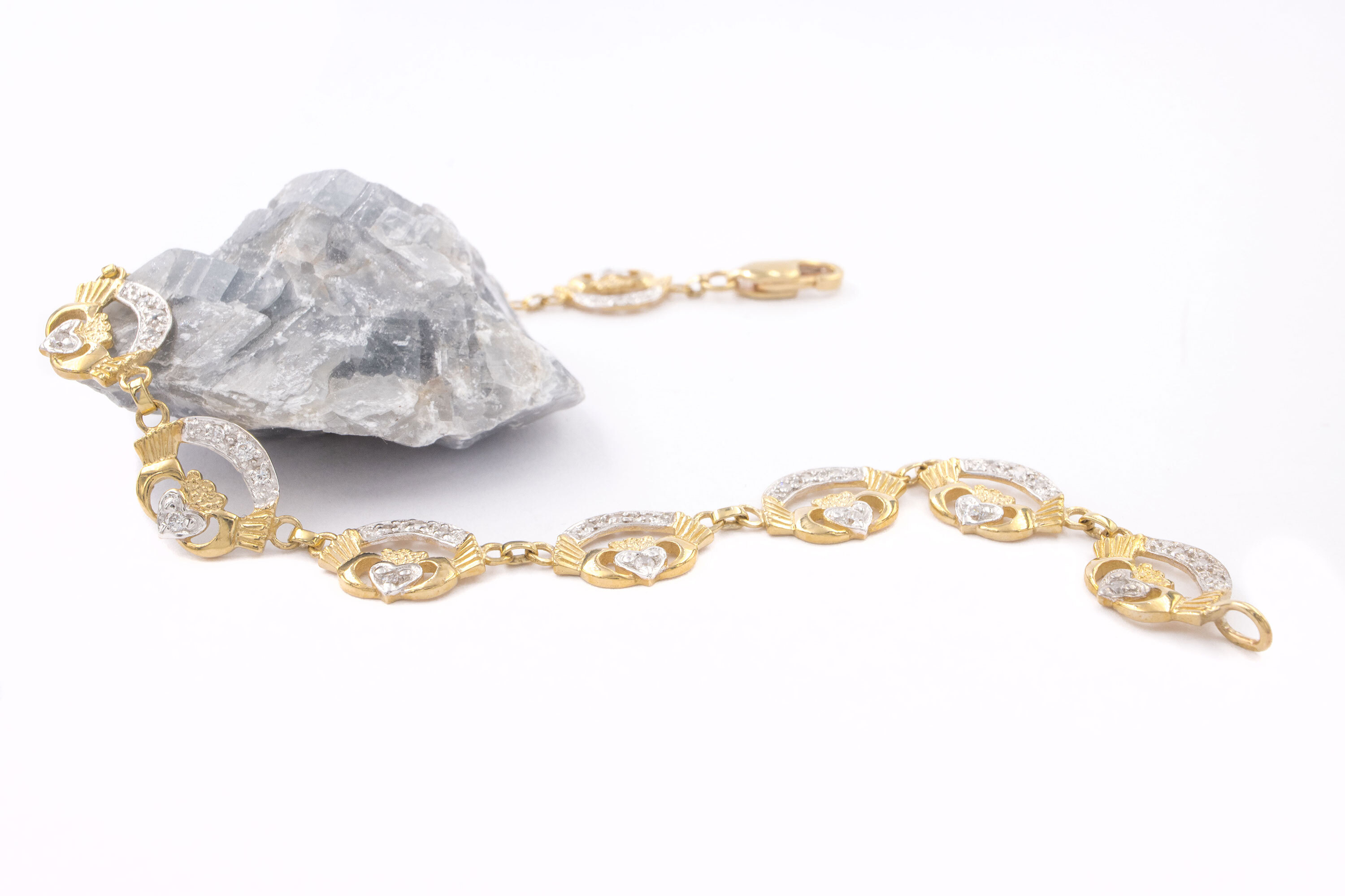 Womens Attractive Yellow Gold Claddagh Bracelet