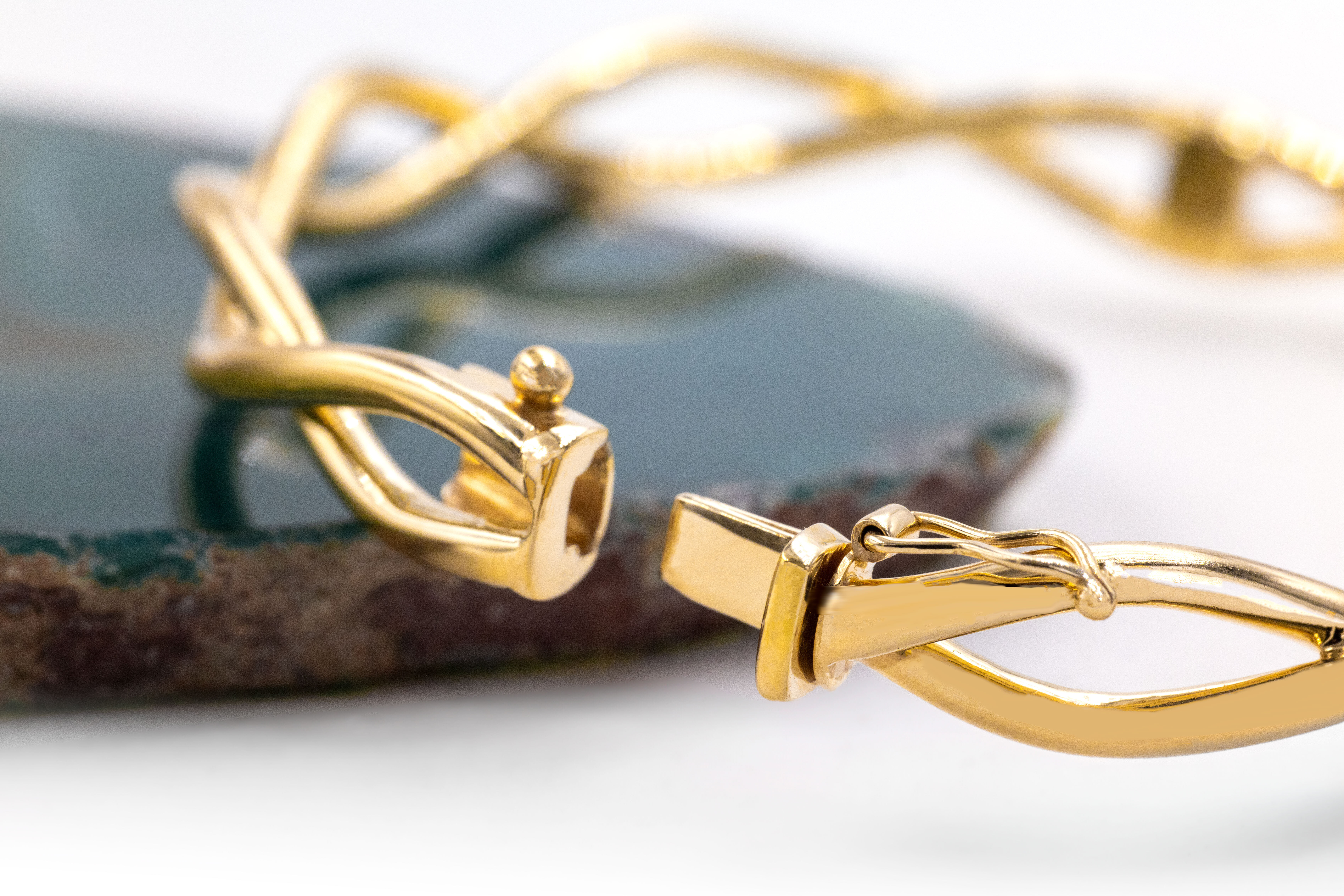 Striking 9K Yellow Gold Celtic Knot Bracelet With a Polished Finish For Women