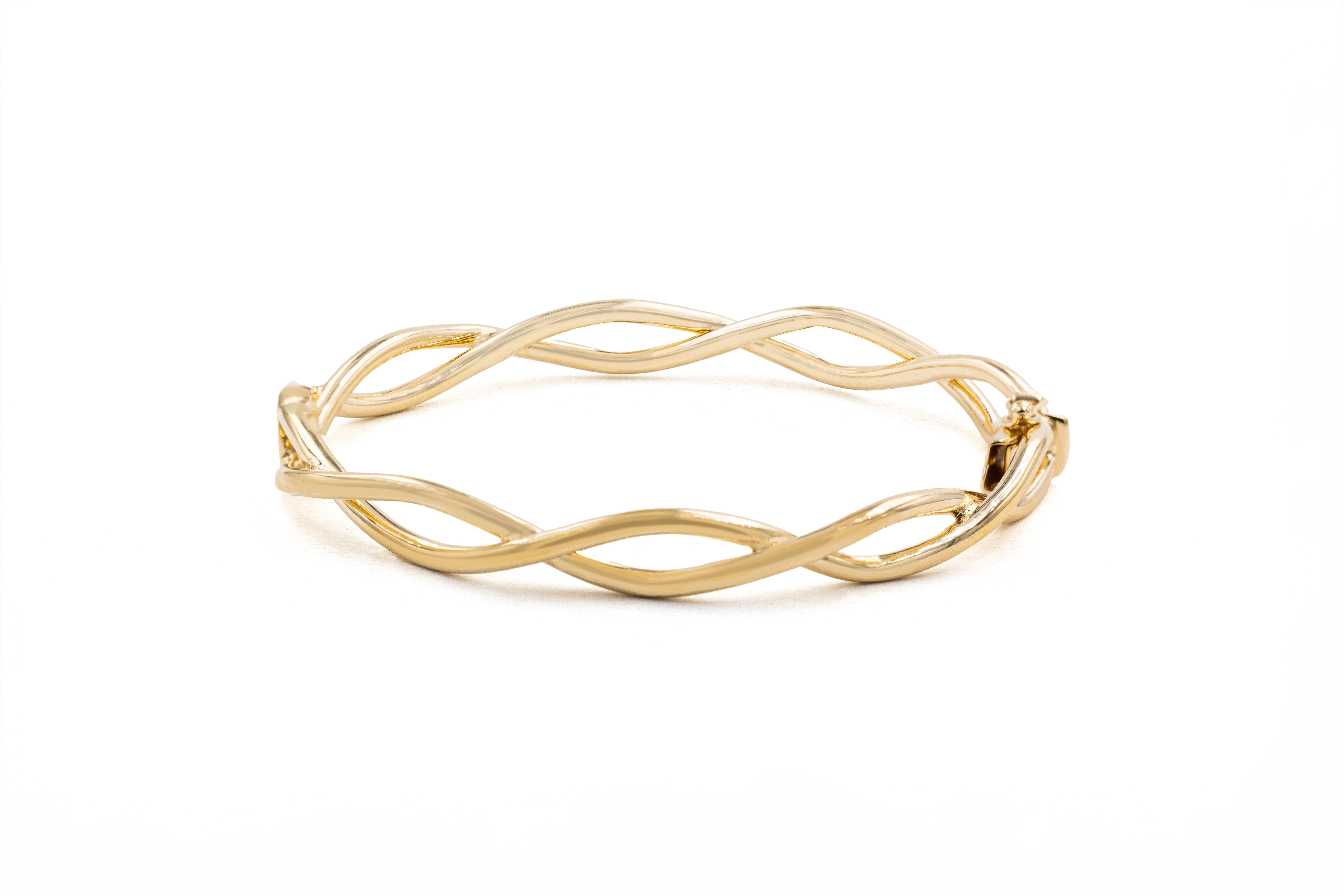 Irish Yellow Gold Celtic Knot Bracelet With a Polished Finish For Women