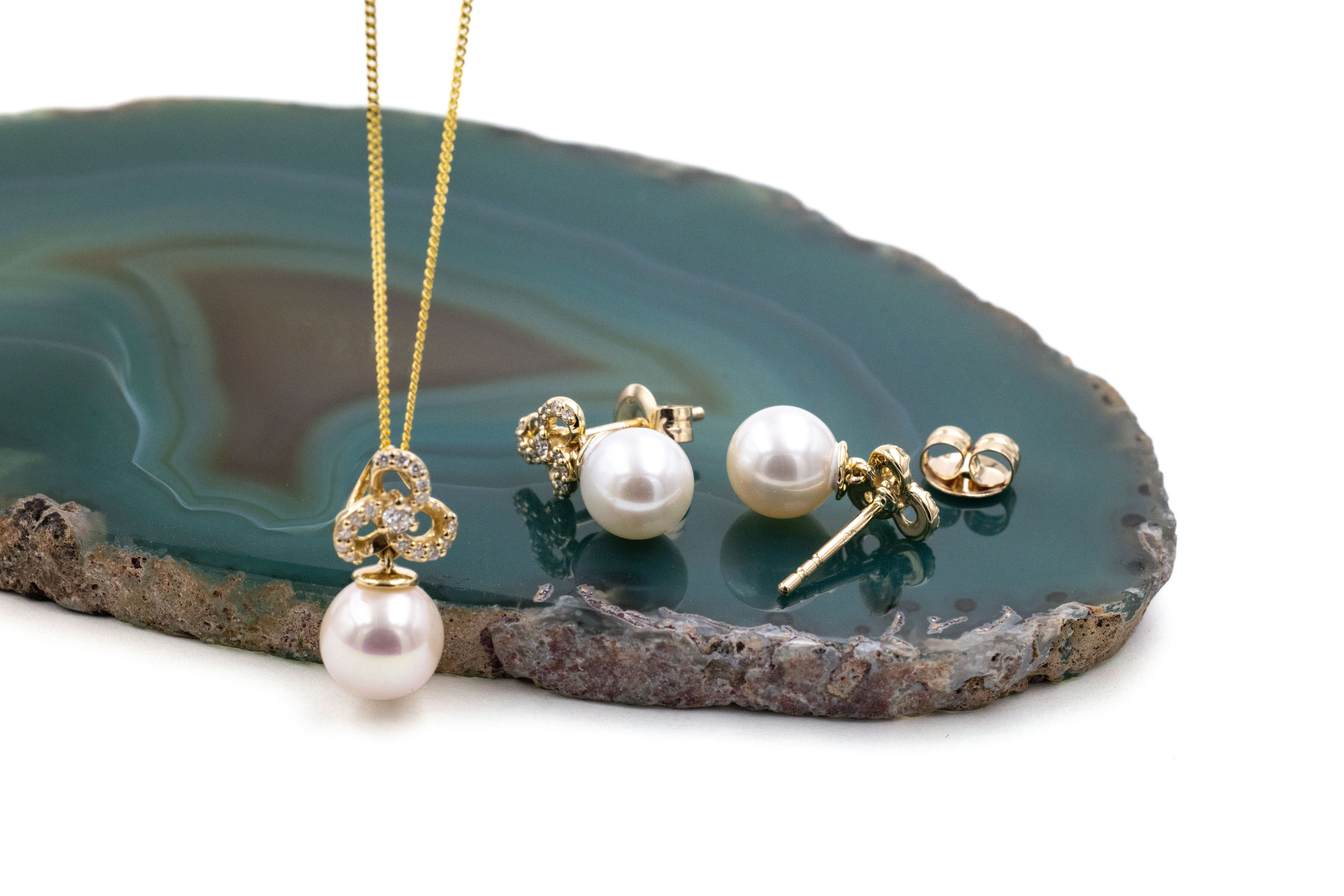 Genuine 9K Yellow Gold Trinity Knot Necklace For Women With a Polished Finish