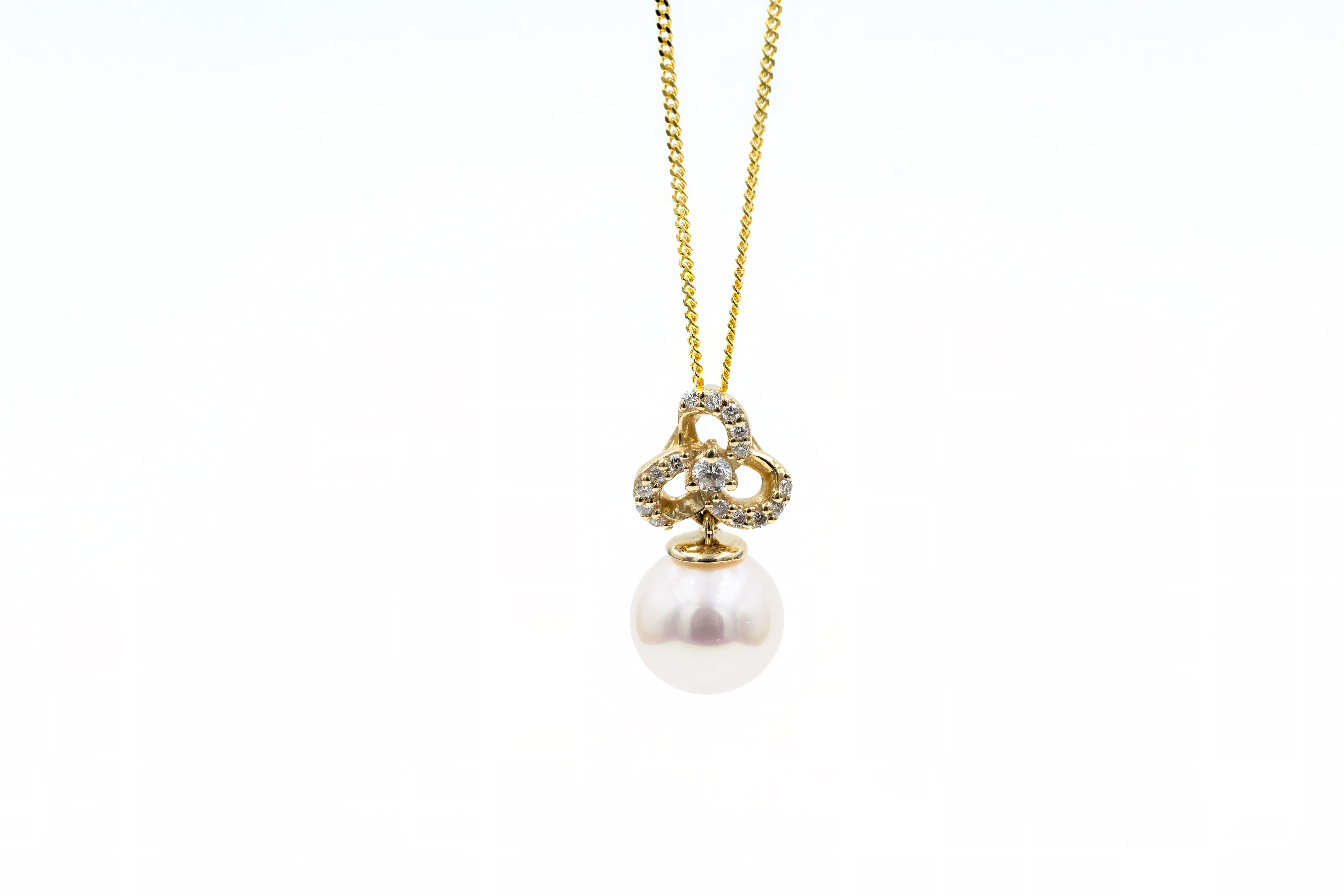 Gorgeous Yellow Gold Trinity Knot Necklace For Women With a Polished Finish