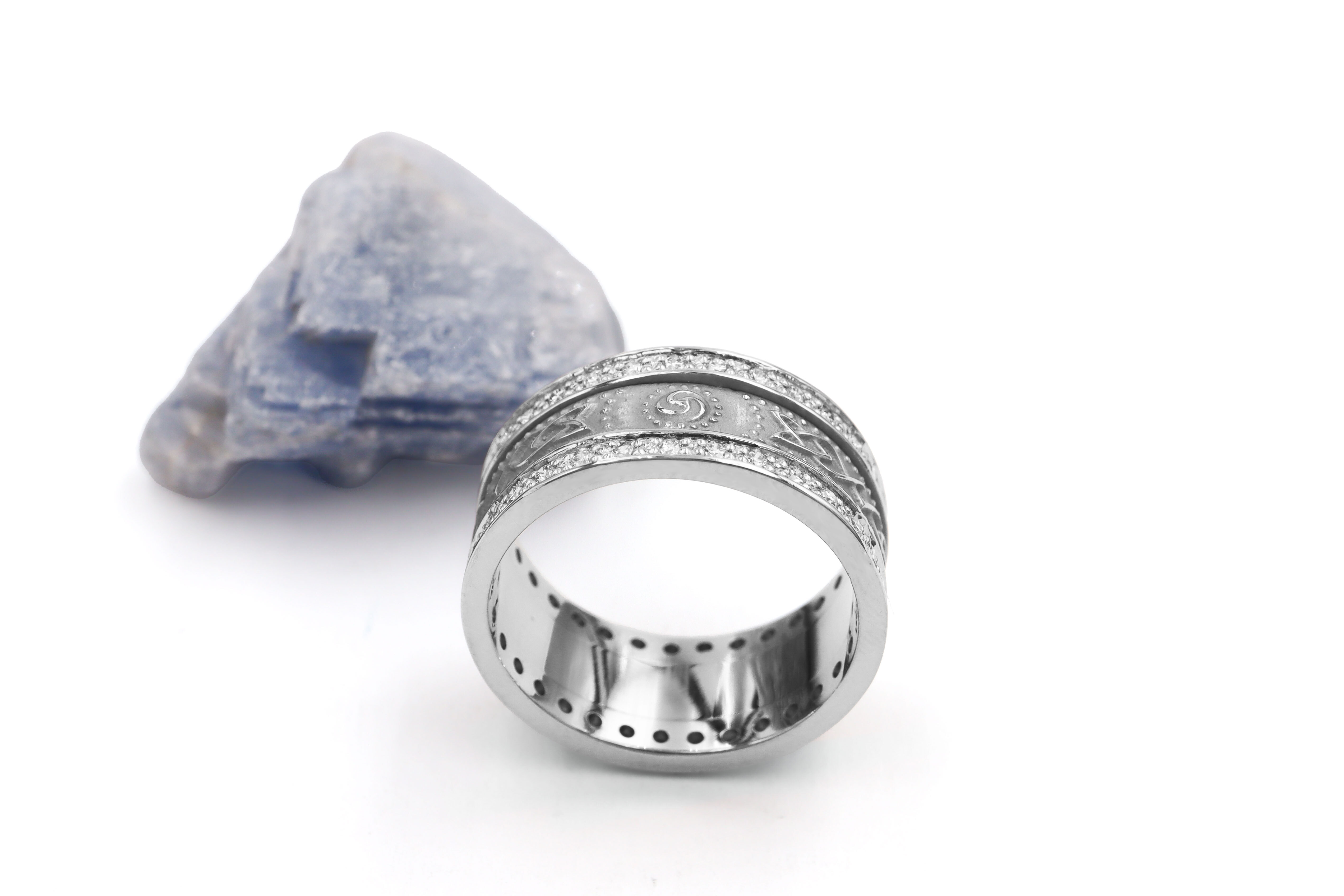 Womens Platinum Ardagh Chalice & Celtic Knot 8.7mm Ring. Side View.