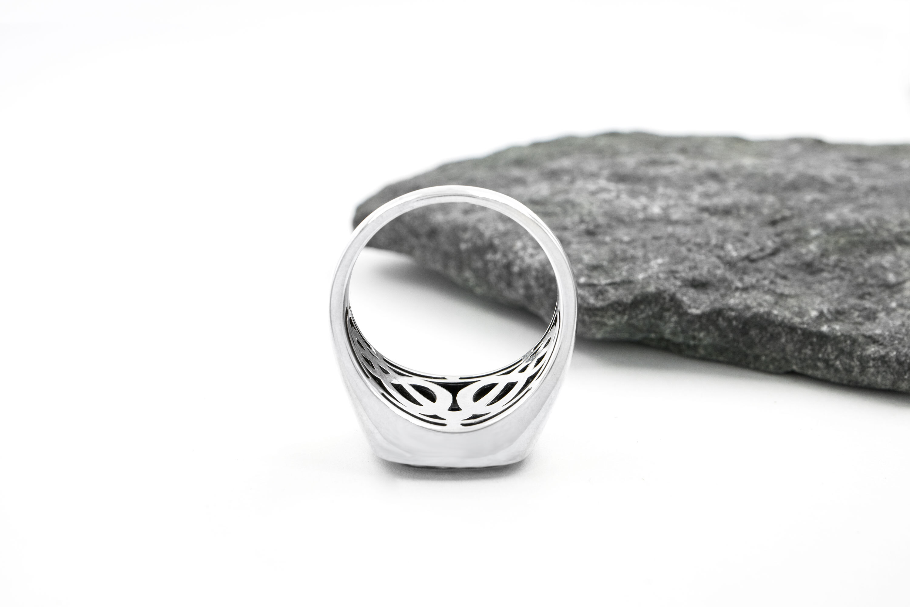 Celtic knot signet ring discount