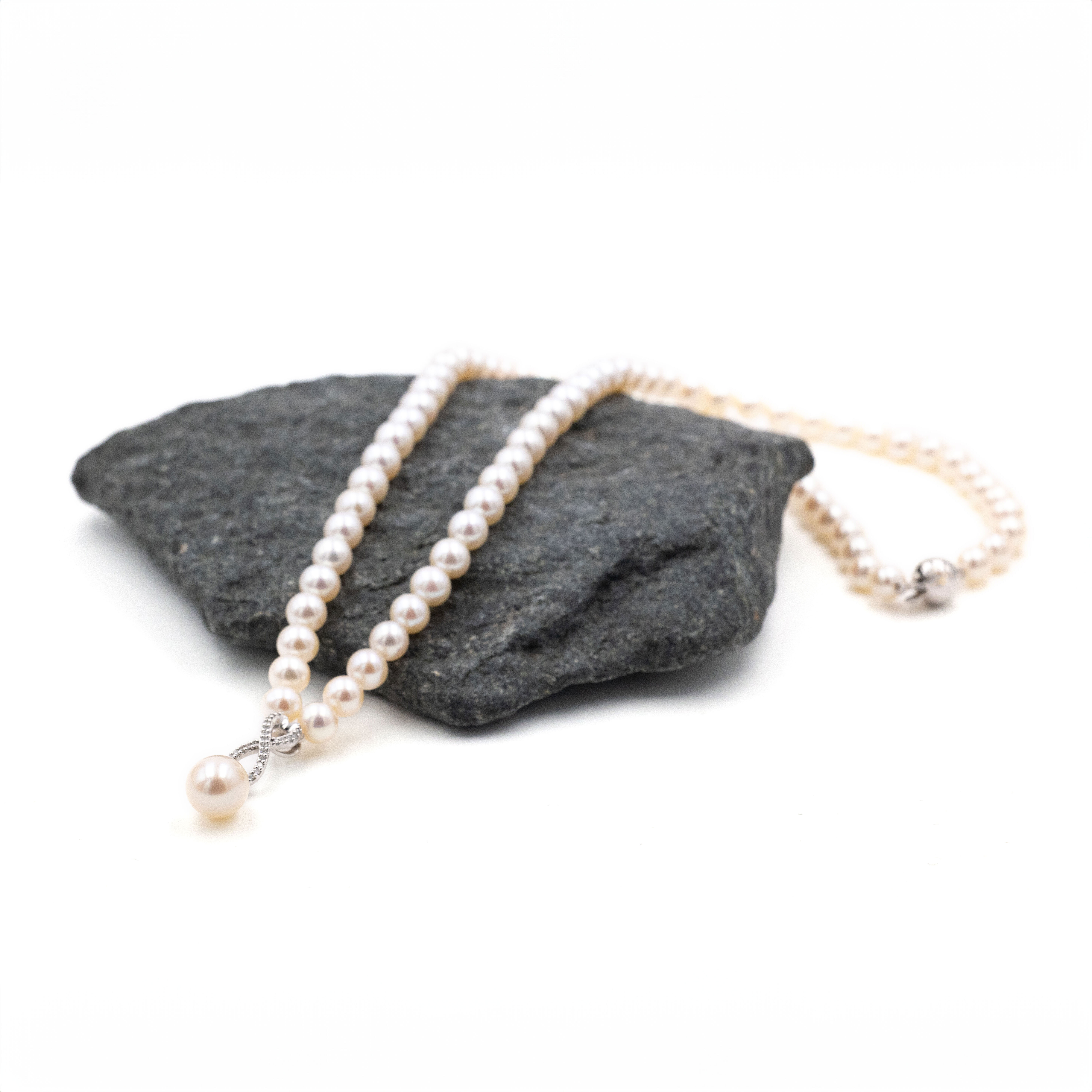 Diamond Infinity Knot Pearl Necklace