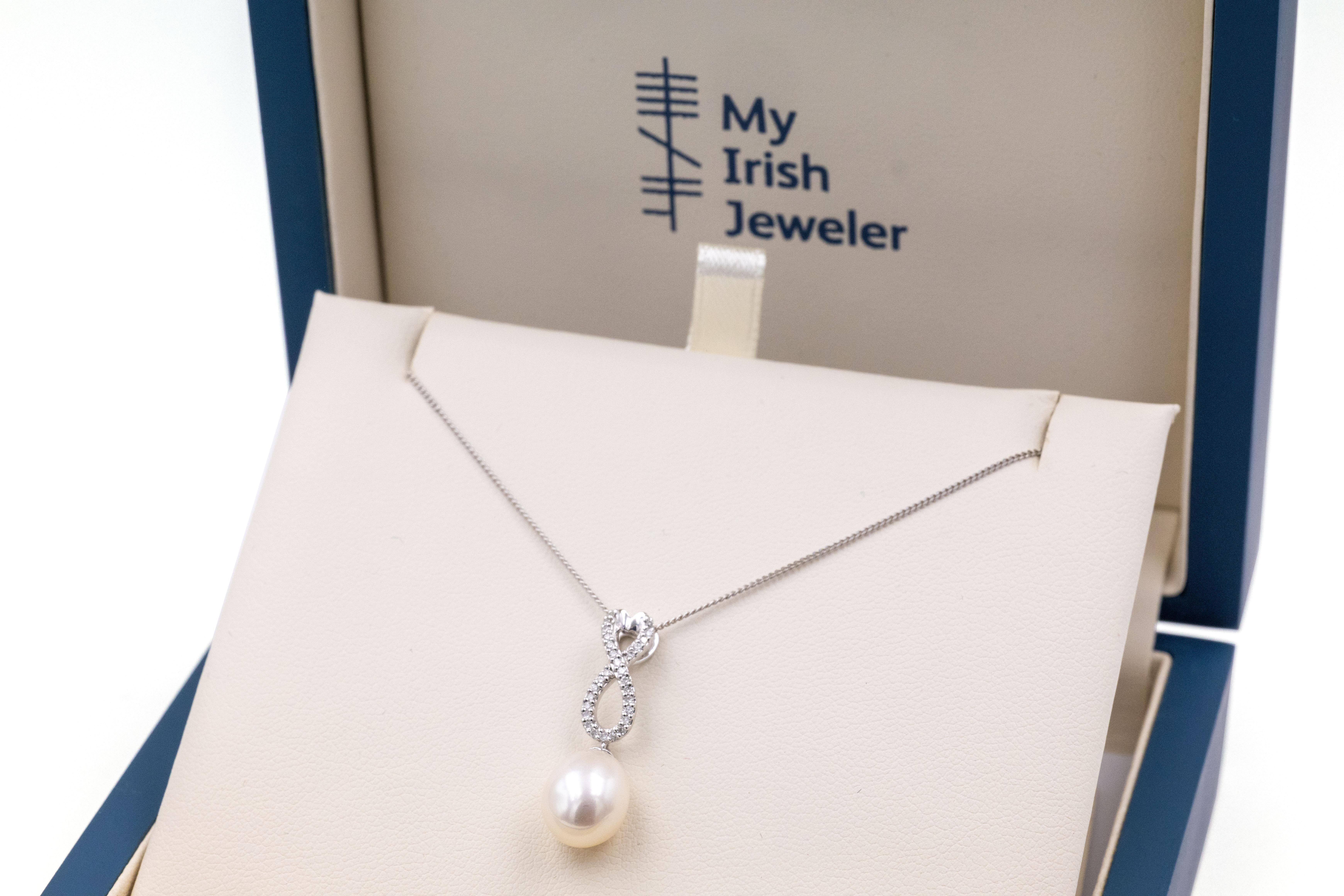 Genuine 9K White Gold Celtic Knot Gift Set For Women With a Polished Finish. In Luxury Packaging.