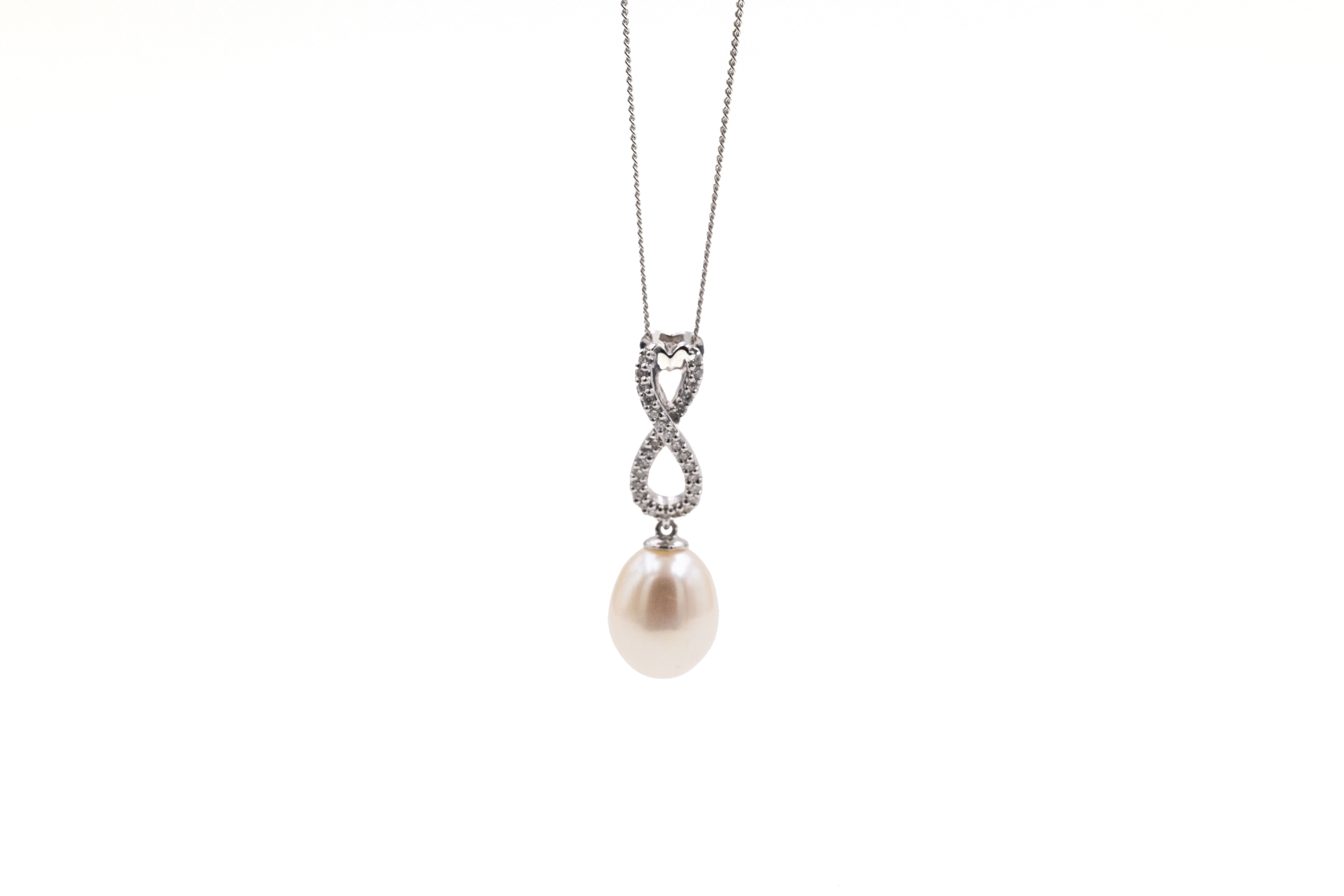 Womens Polished Celtic Knot Necklace in Real White Gold