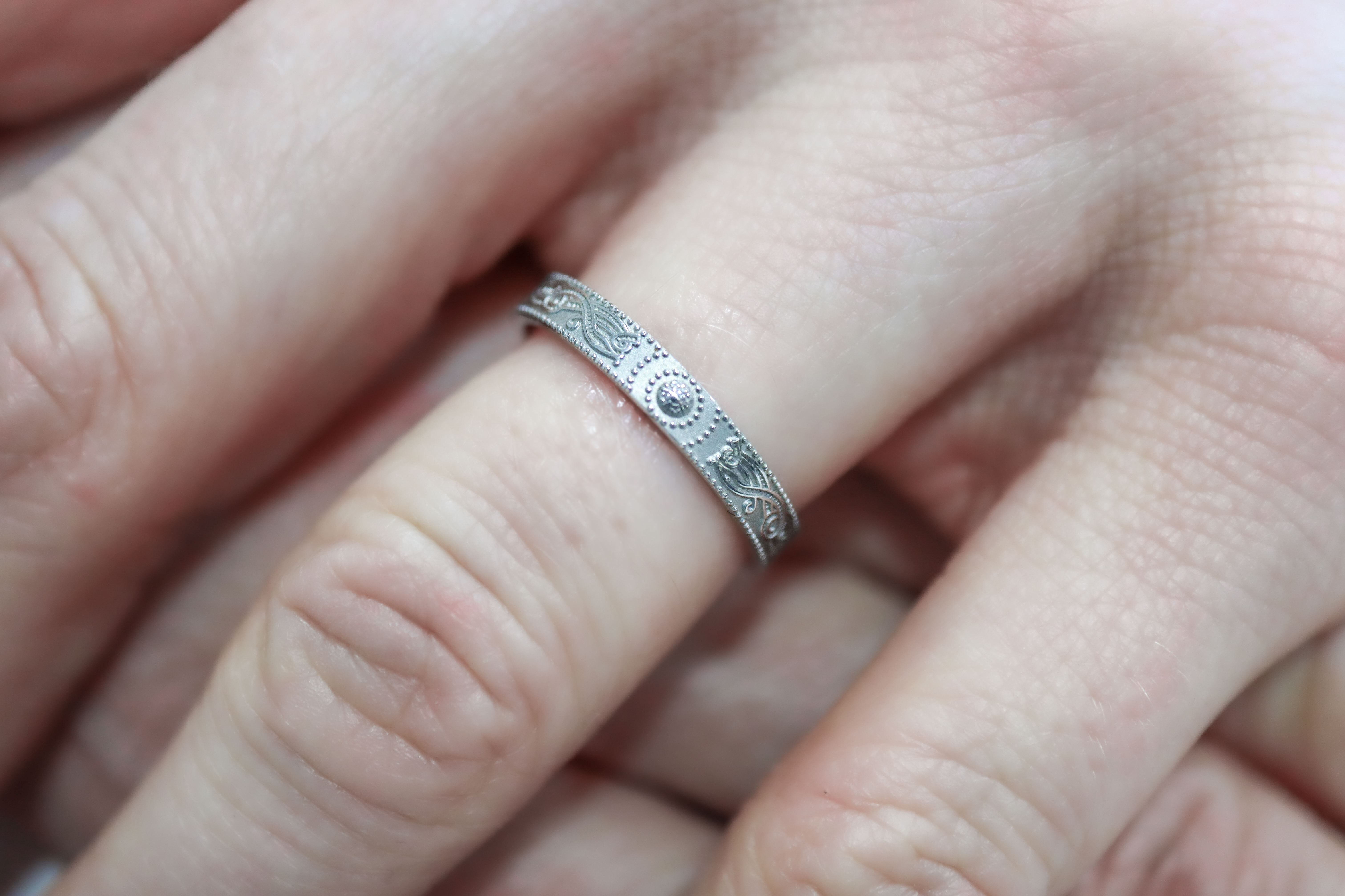 Womens Florentine Celtic Warrior & Celtic Knot 3.0mm Ring in Real White Gold - Model Photo