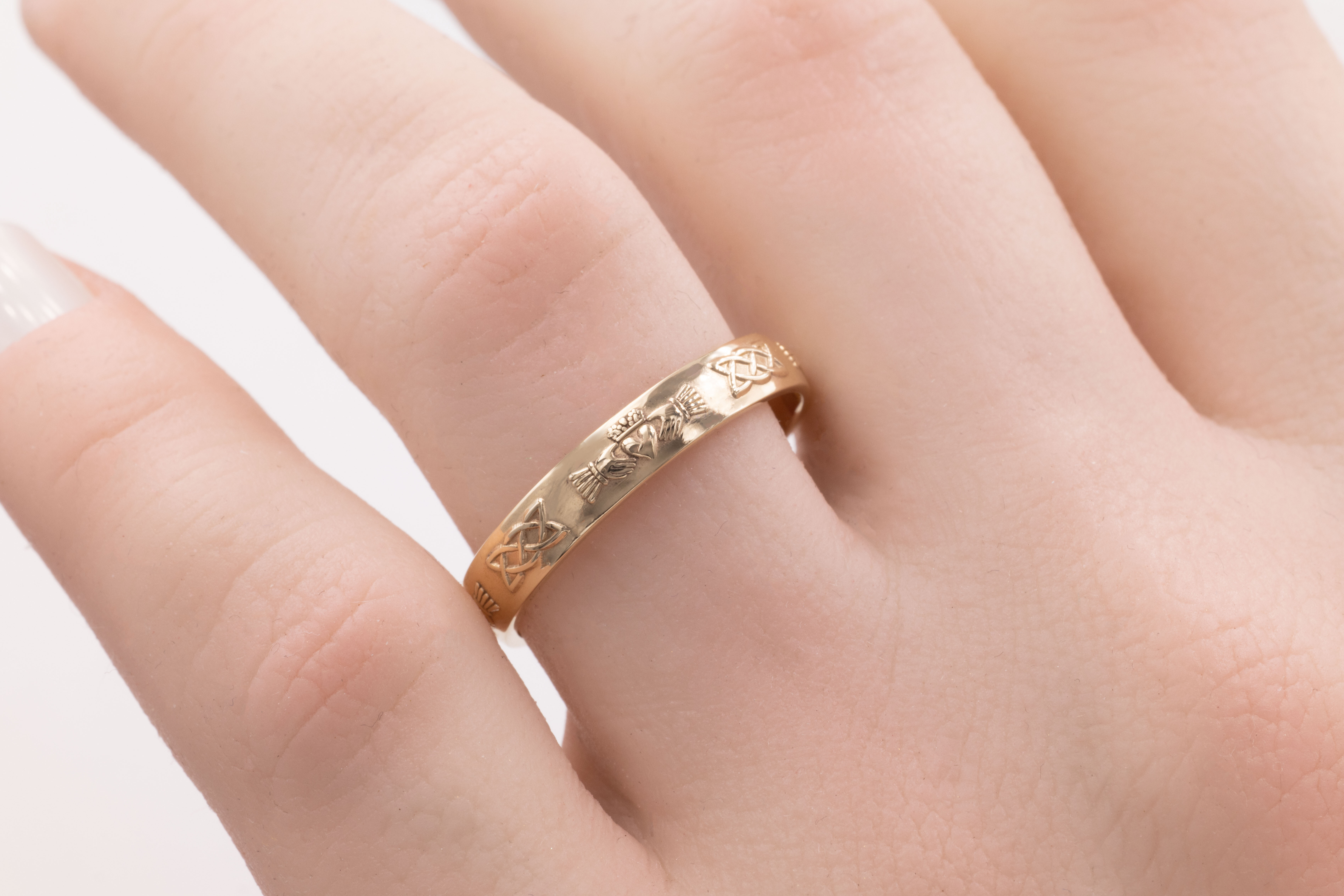 Womens Polished 14K Yellow Gold Claddagh & Celtic Knot 4.0mm Ring