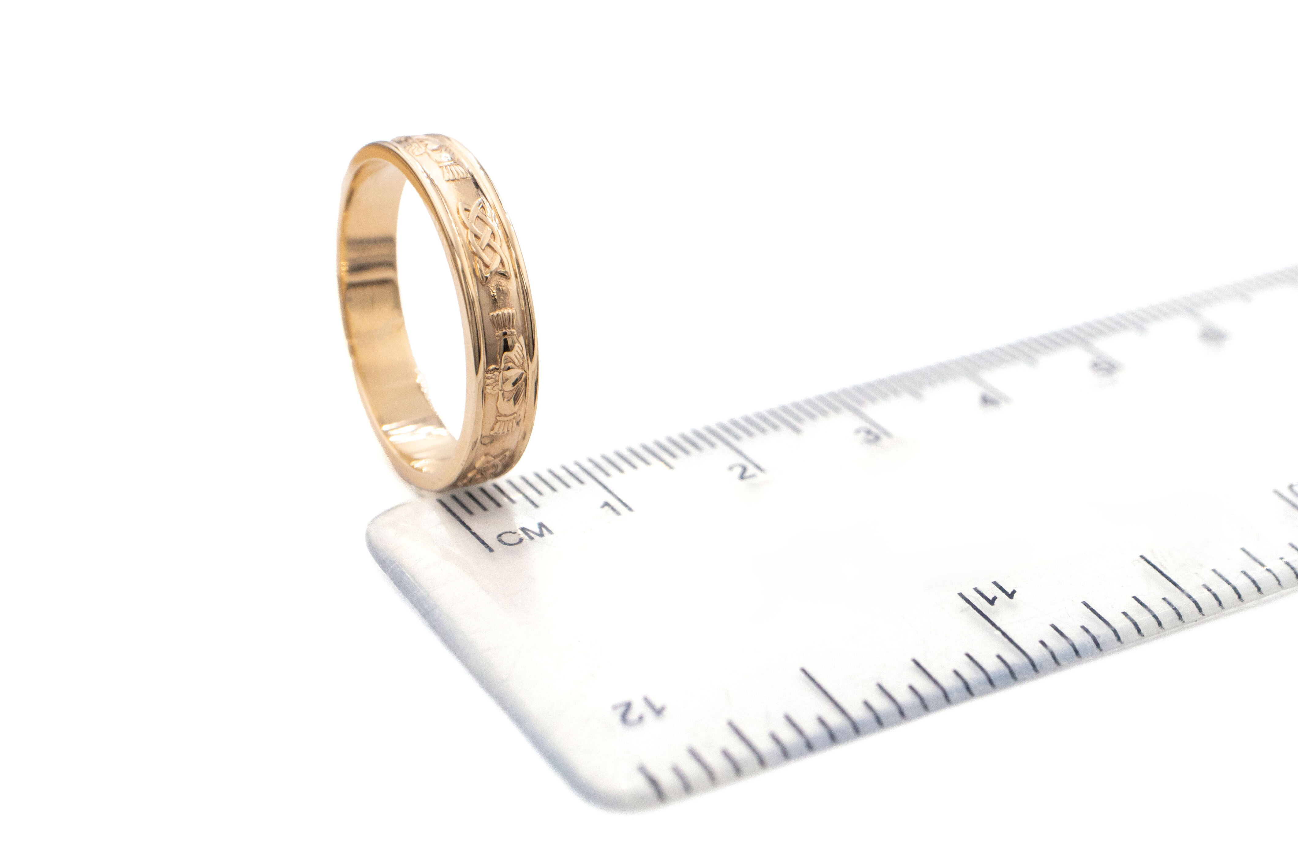 Womens Luxurious Polished 18K Yellow Gold Claddagh & Celtic Knot 5.0mm Ring. Picture For Scale.