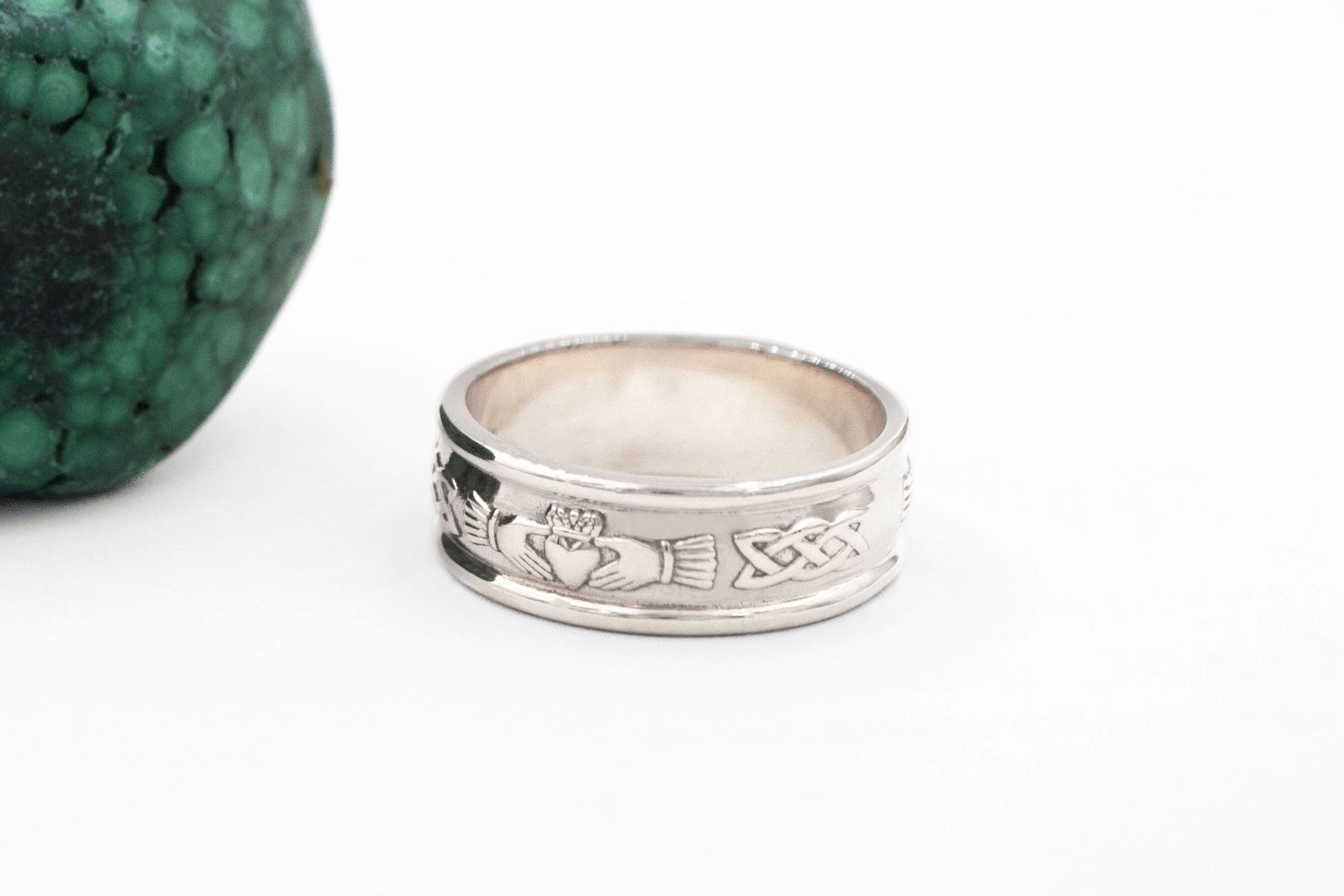 Mens Genuine Polished 18K White Gold Claddagh & Celtic Knot 5.0mm Ring. Side View.