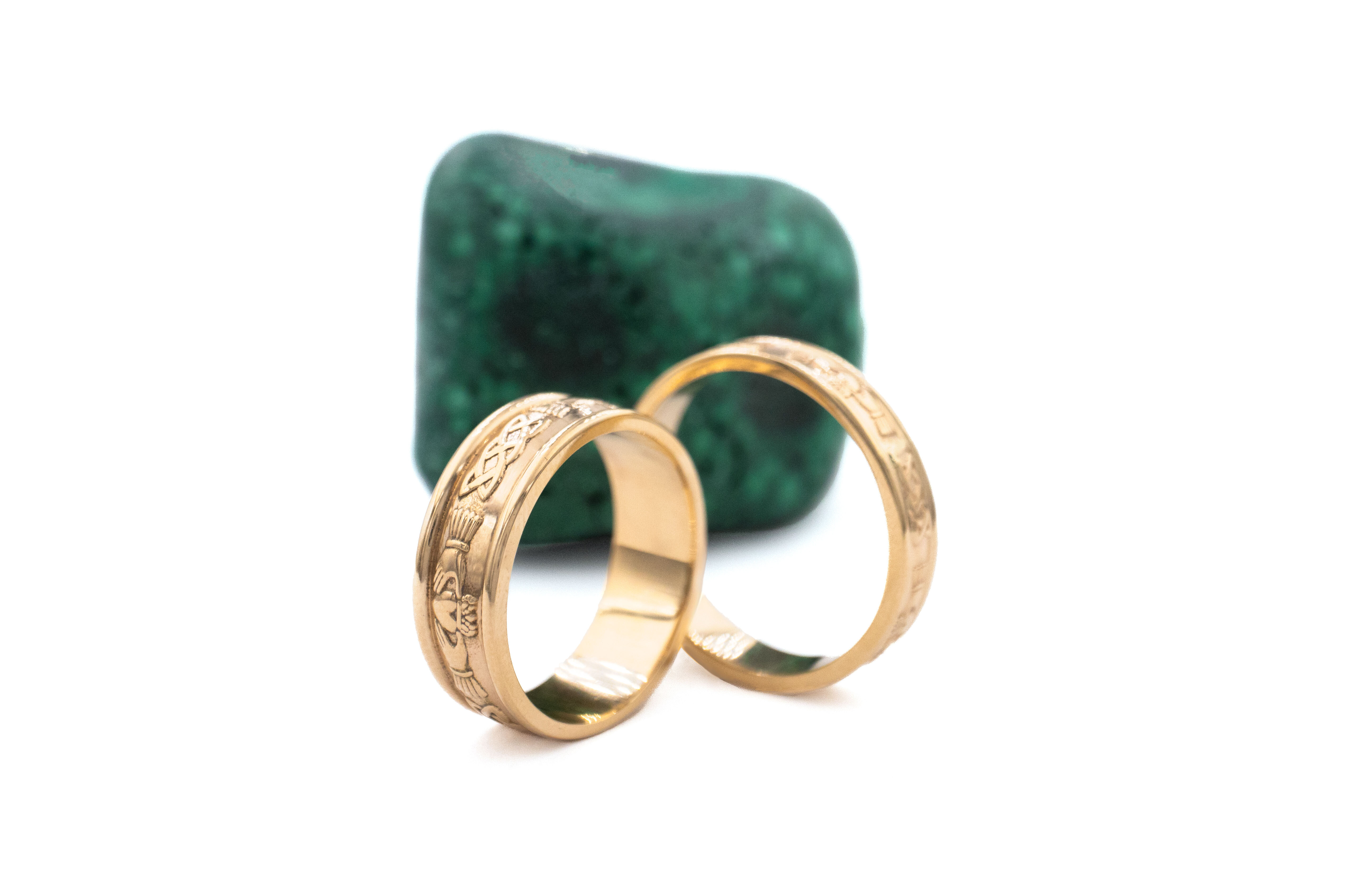 Mens Claddagh 5.0mm Ring in 18K Yellow Gold With a Polished Finish