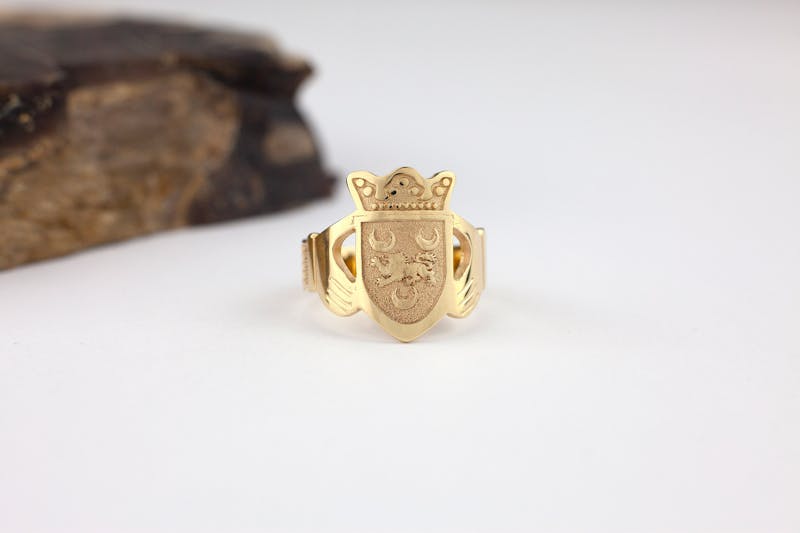 Mens Luxurious 14K Yellow Gold Family Crest 7.8mm Ring