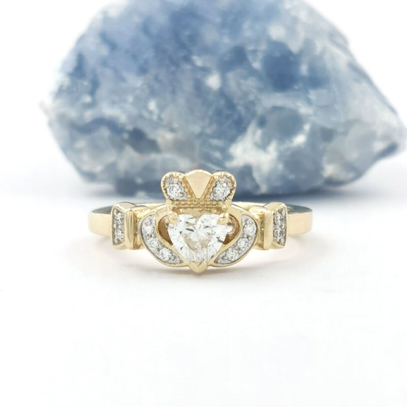titel Het pad Veranderlijk Classic Claddagh Engagement Ring, Made in Ireland | My Irish Jeweler