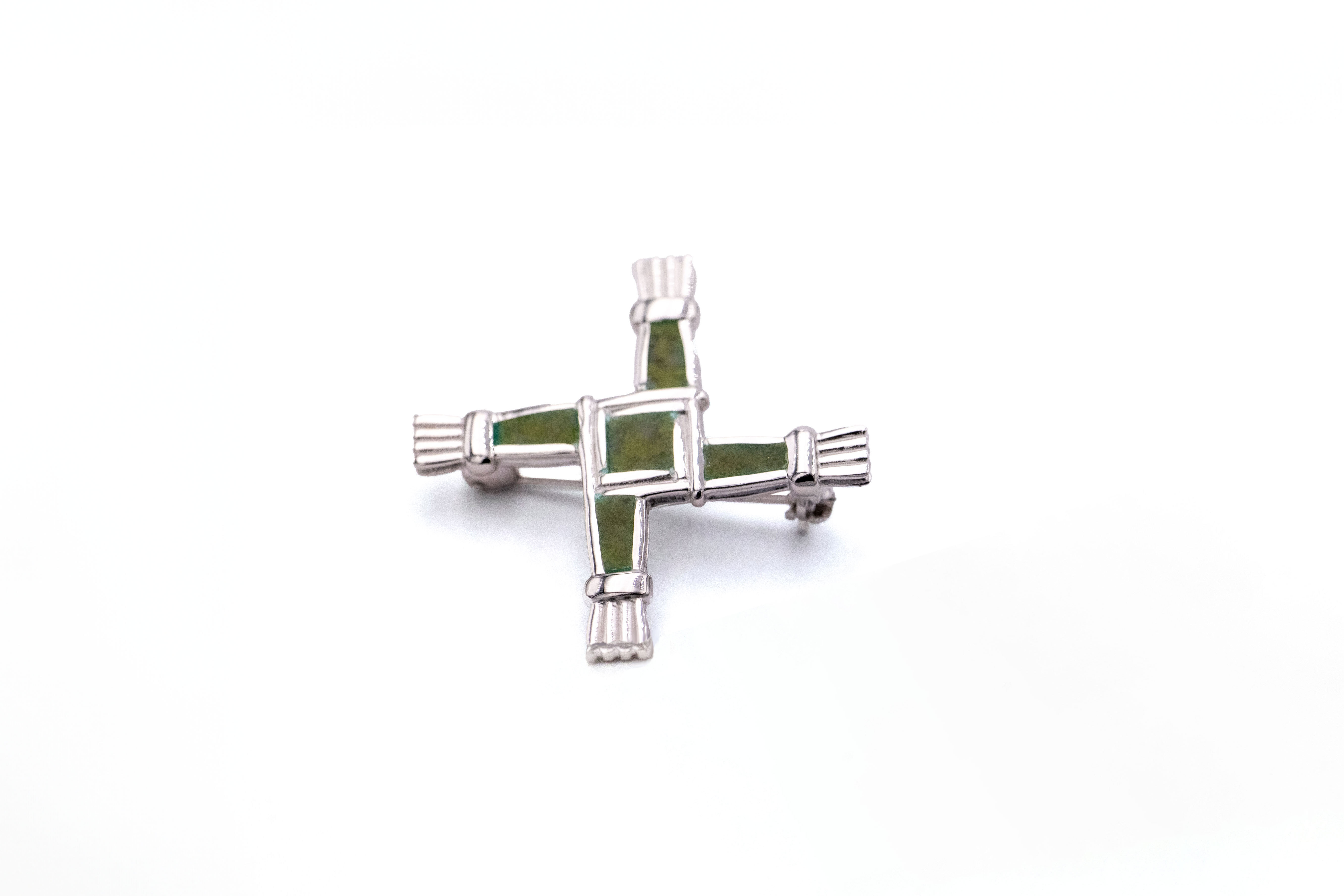 Attractive Sterling Silver Connemara Marble Brooch With a Polished Finish For Women