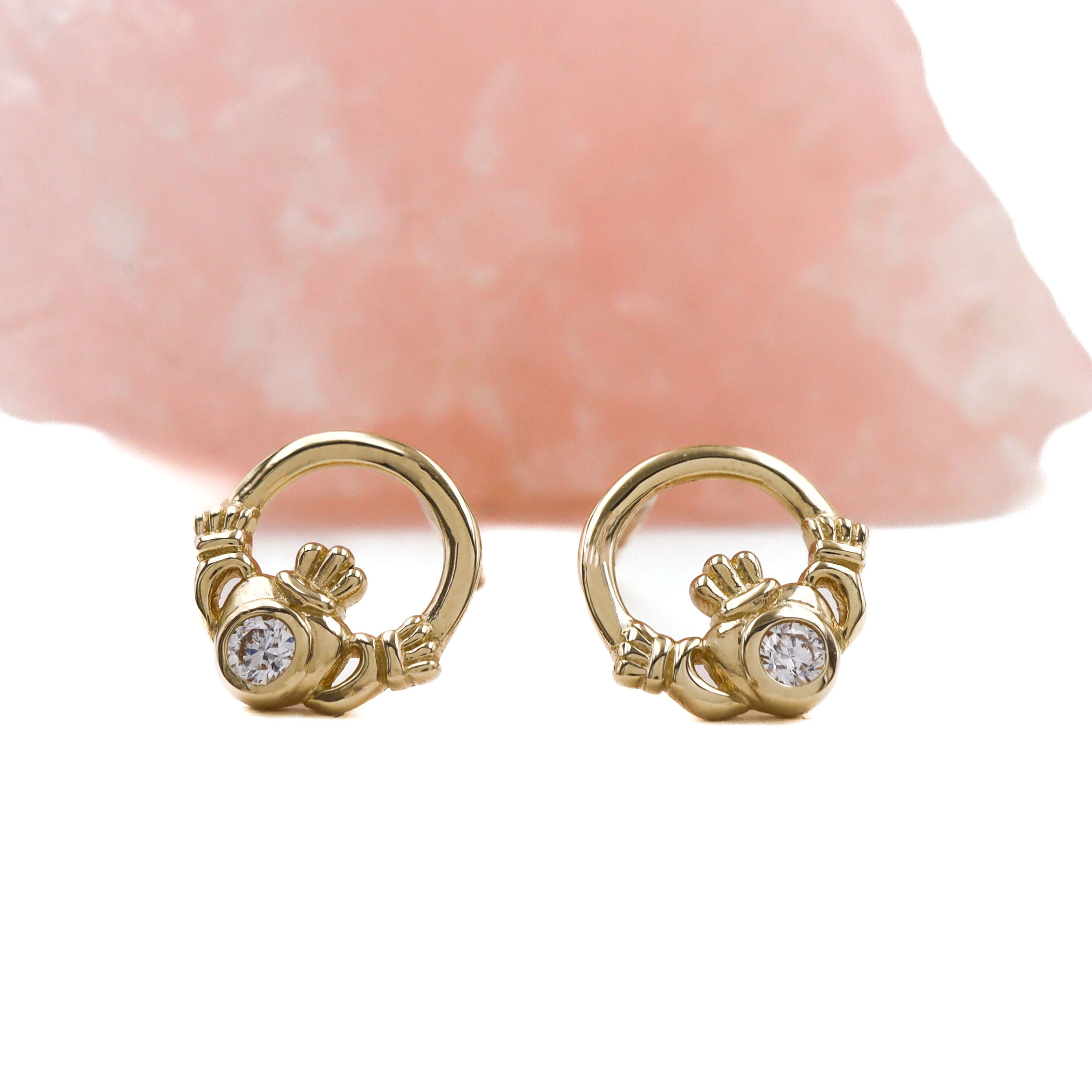 Attractive Yellow Gold Claddagh Gift Set For Women With a Polished Finish