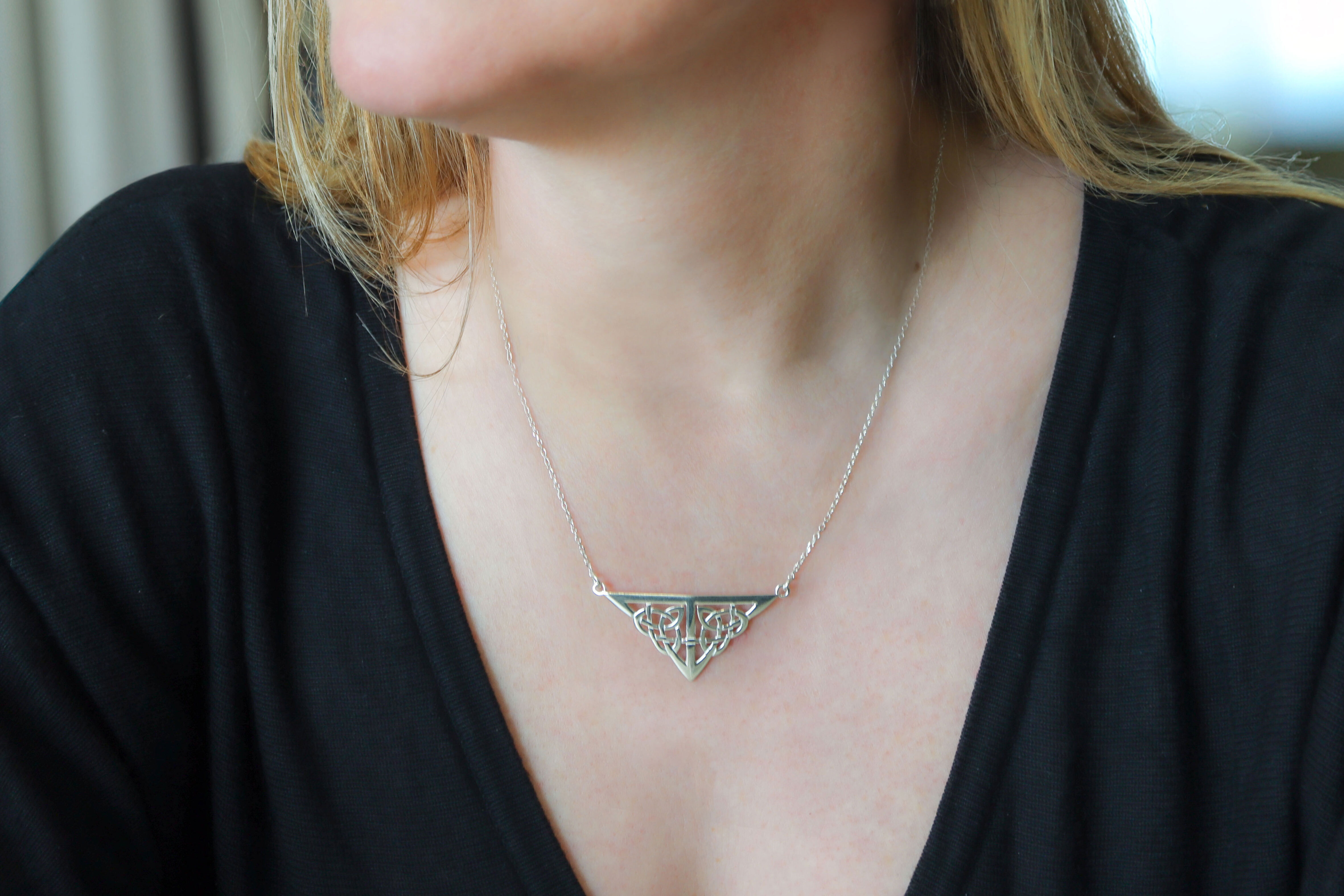 Crop Celtic Knot Triangular Necklet Sku 25107 model