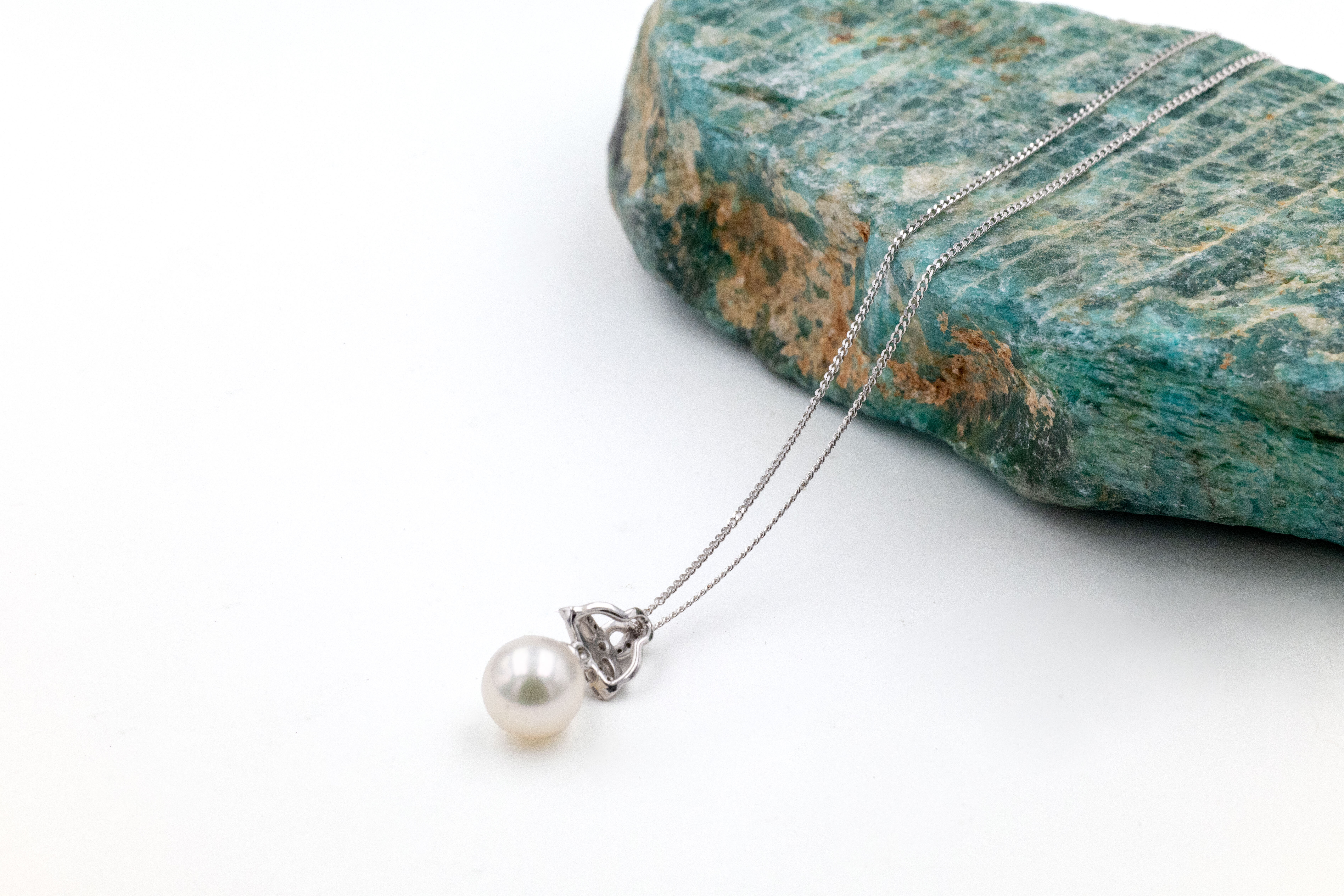 Irish 9K White Gold Trinity Knot Necklace With a Polished Finish For Women. Picture Of The Back.