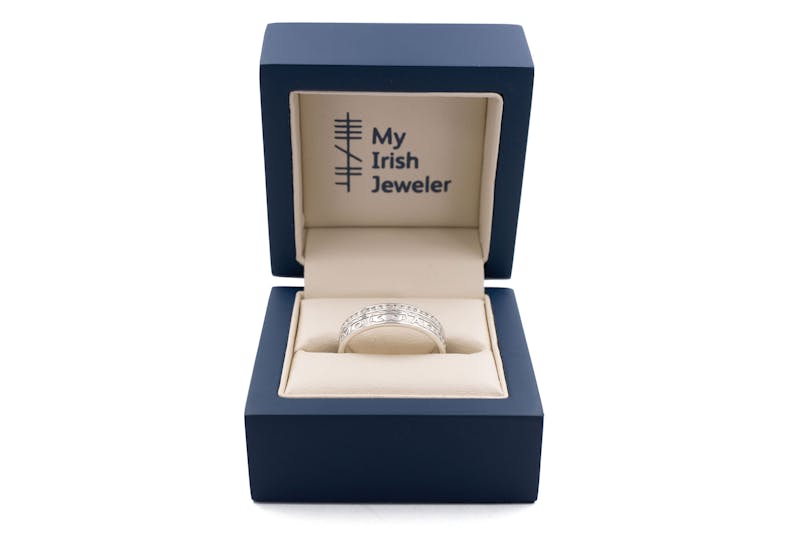 Womens Striking 14K White Gold Mo Anam Cara Wedding Ring. In Luxury Packaging.