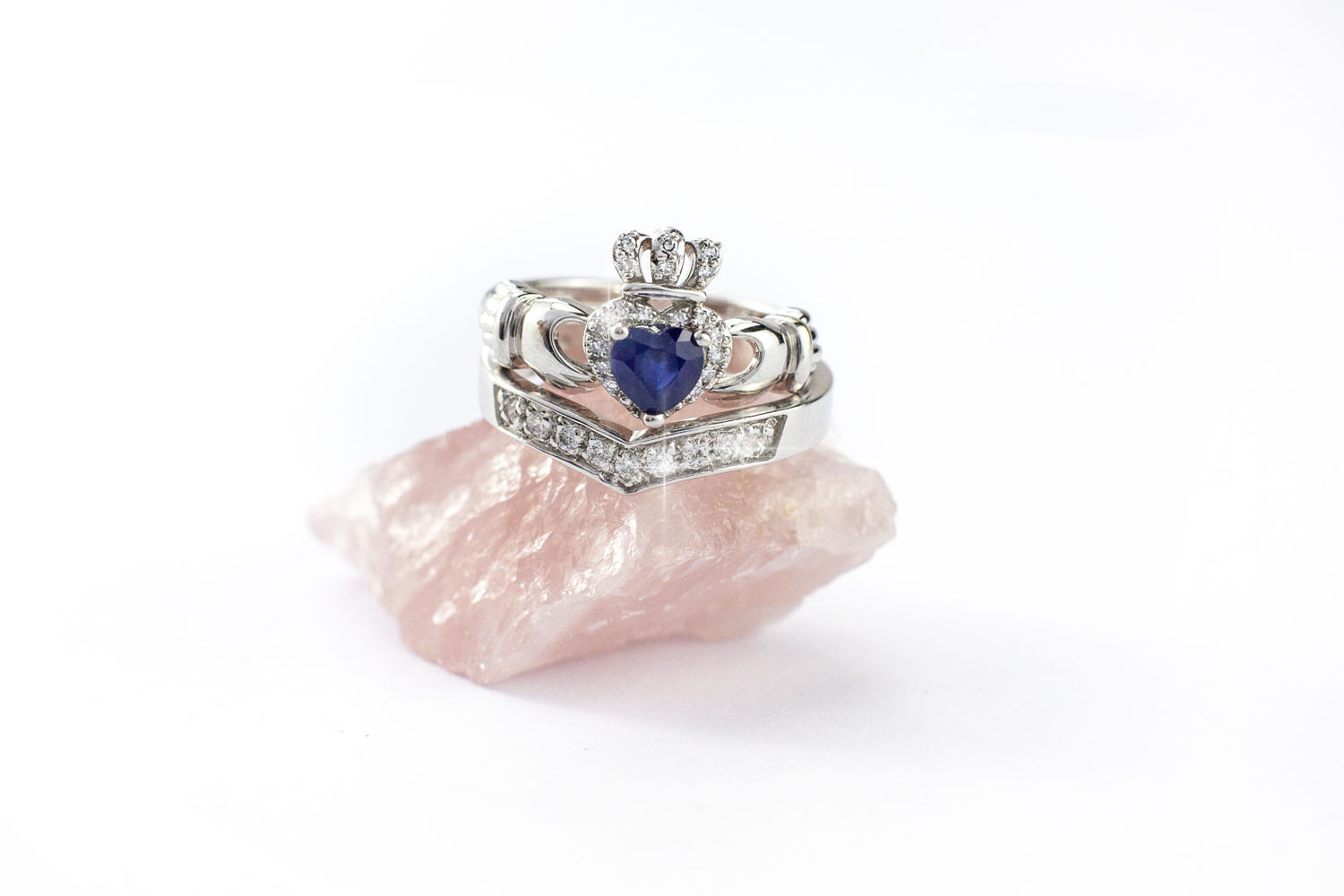 Womens Romantic Polished White Gold Claddagh Ring