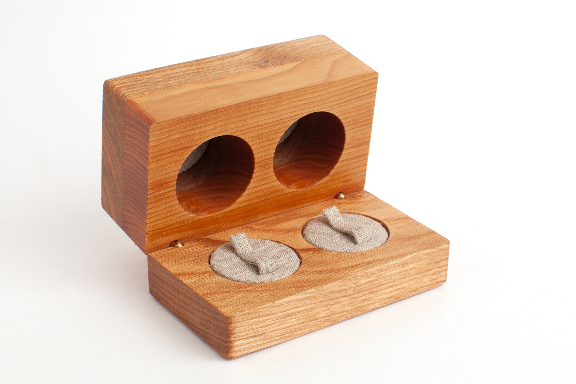Double Ring Box Yew Open