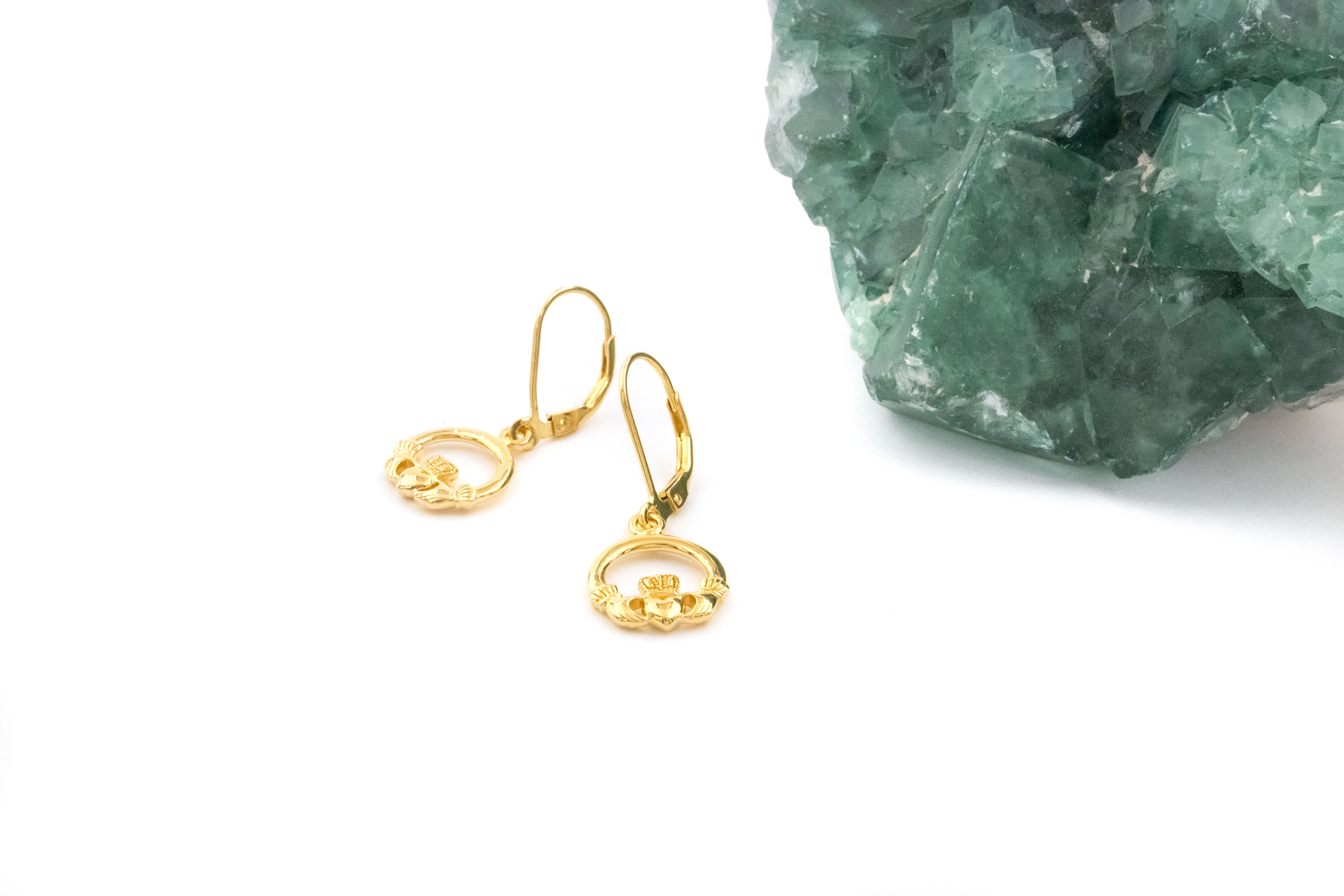 Womens 14K Gold Vermeil Claddagh Earrings. Side View.