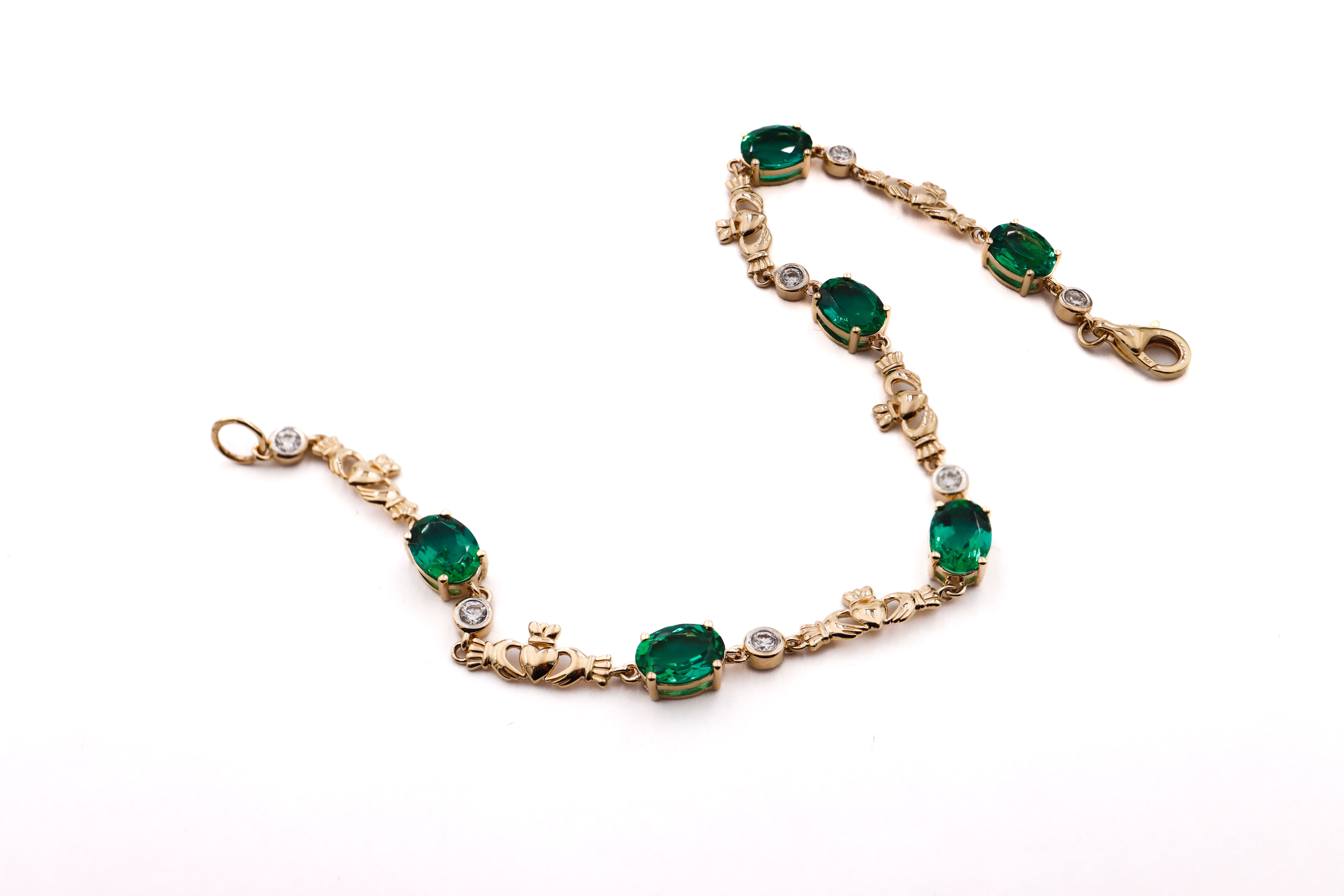 Womens Claddagh Bracelet in Yellow Gold With a Polished Finish