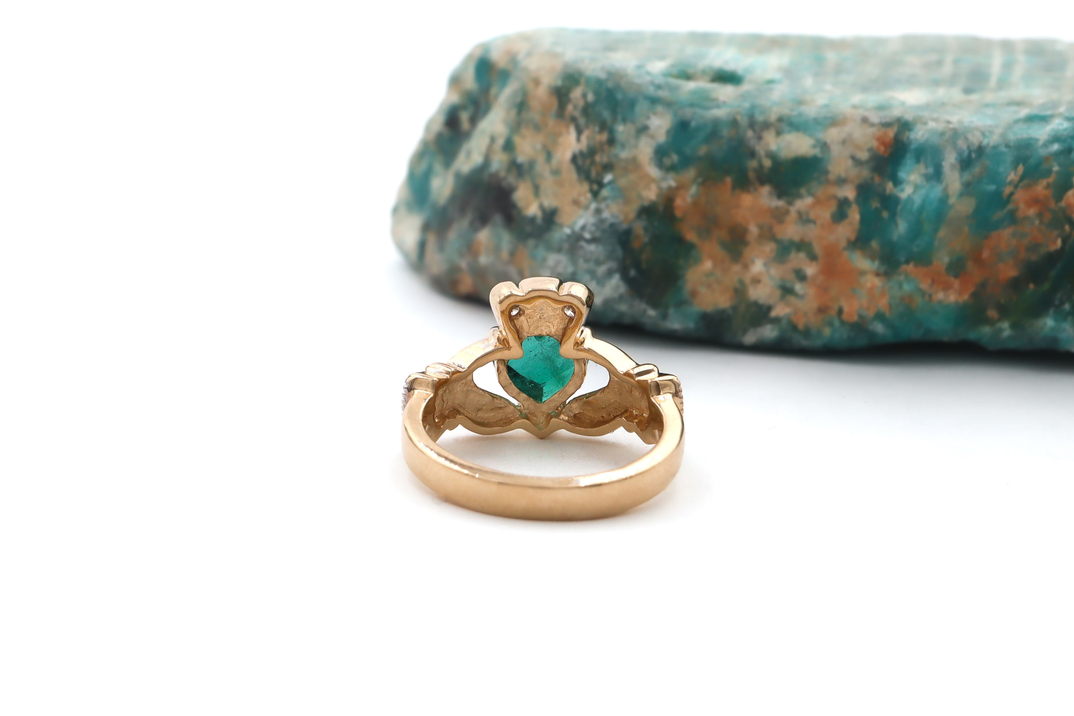 Womens Claddagh 2.0mm Ring in Yellow Gold. Picture Of The Back.