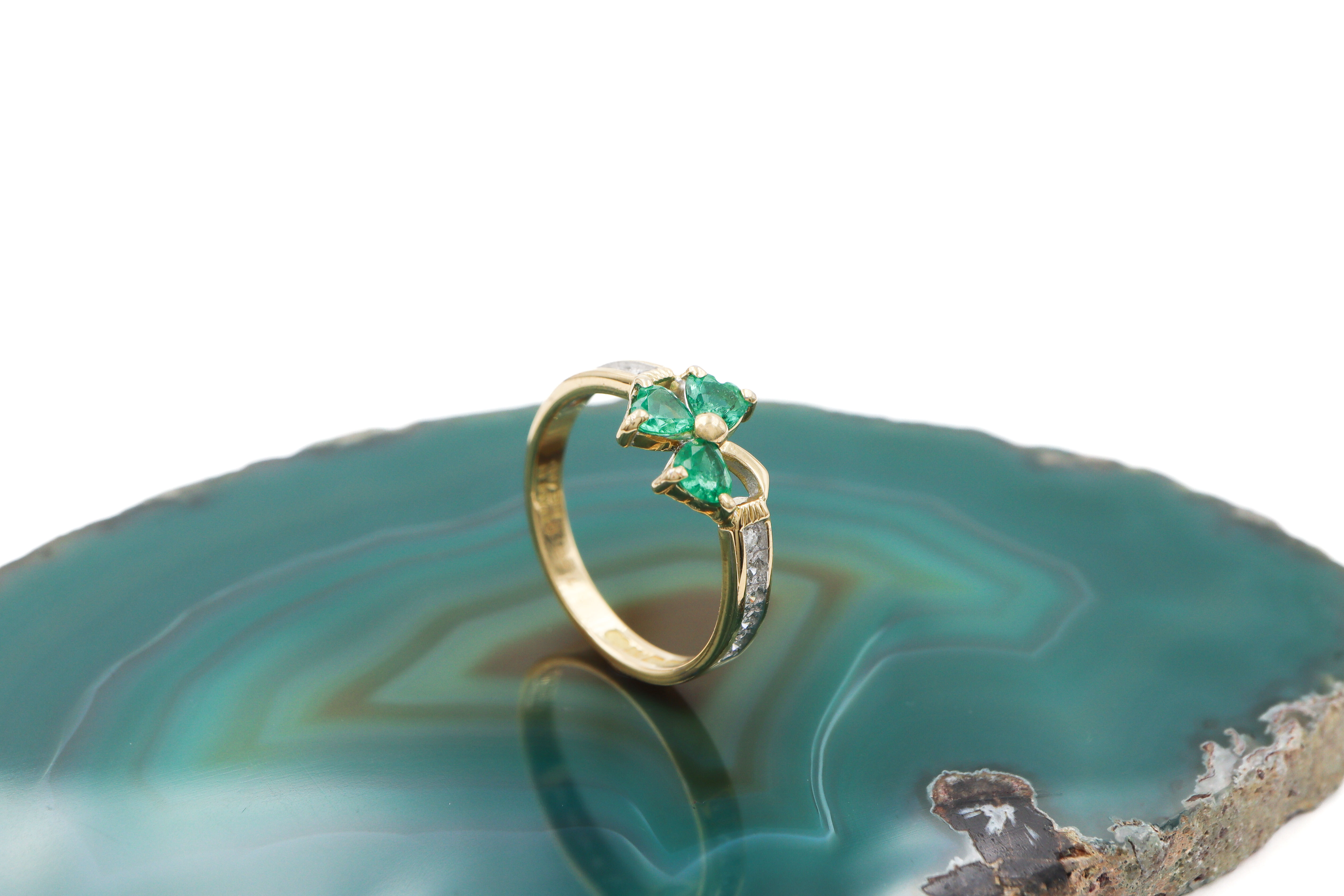 Womens Shamrock Ring in 14K Yellow Gold With a Polished Finish. Side View.