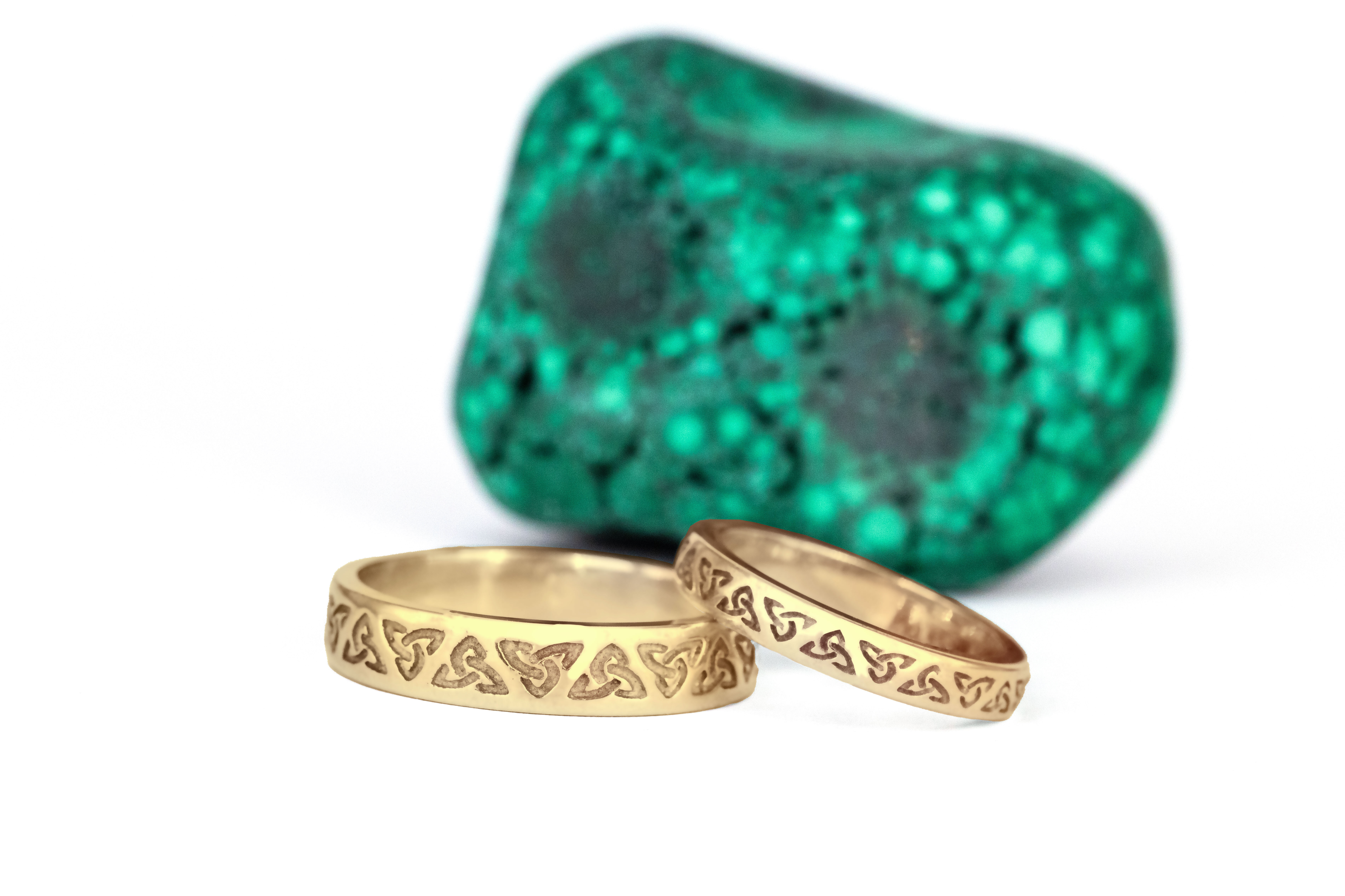 Mens Luxurious 18K Yellow Gold Trinity Knot Ring