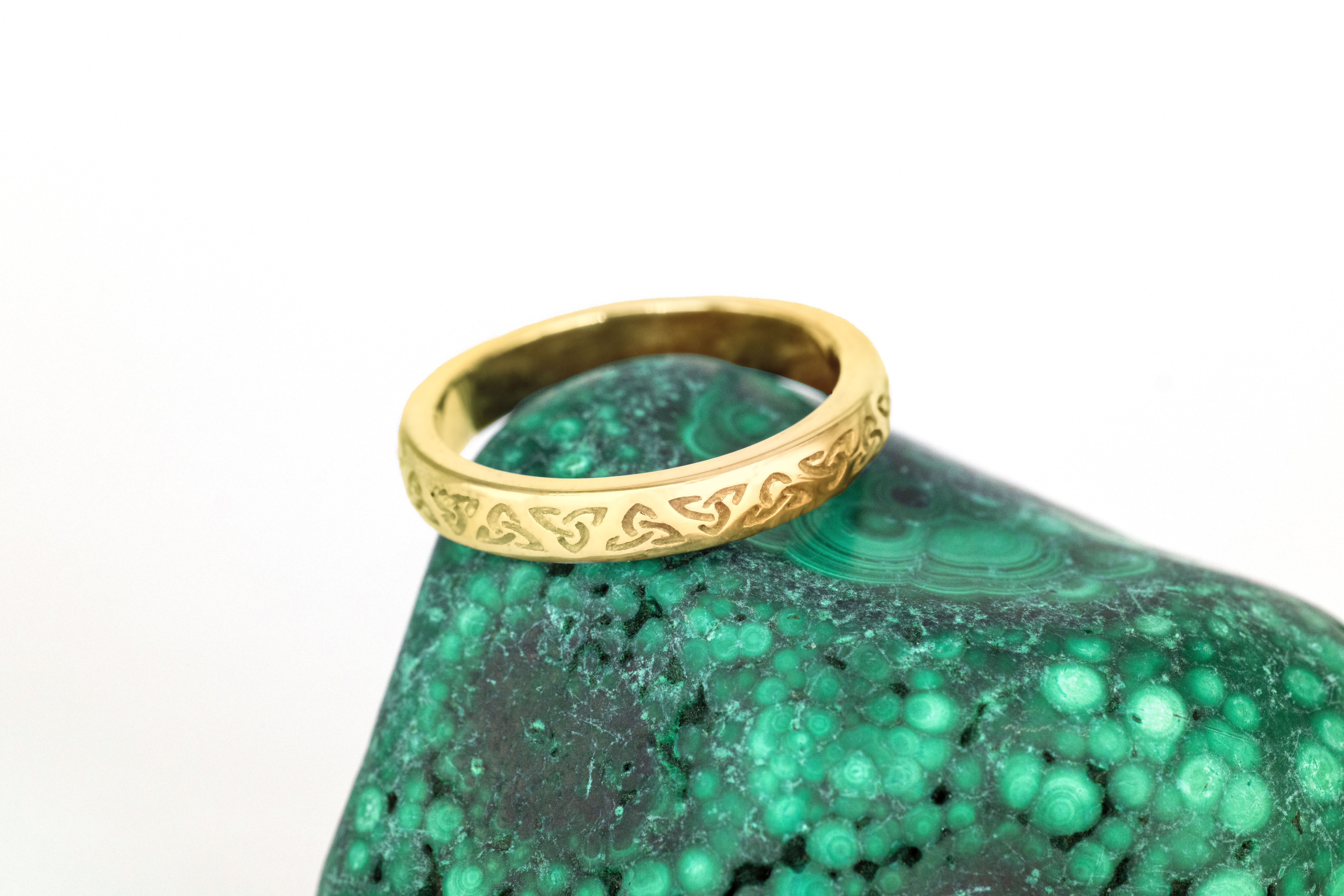 Womens Attractive 18K Yellow Gold Trinity Knot 3.5mm Ring