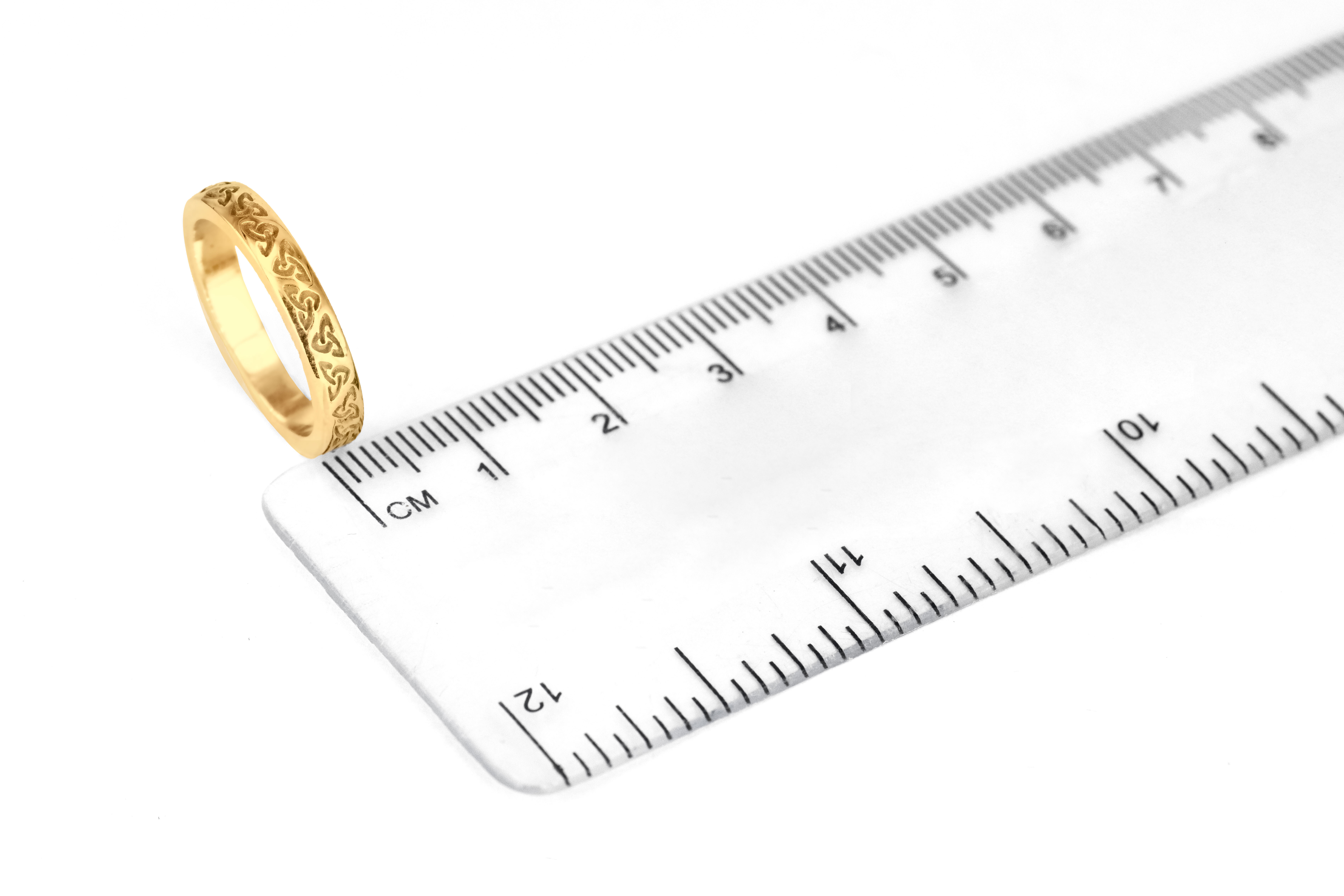 Womens Gorgeous Yellow Gold Trinity Knot 3.5mm Ring. Picture For Scale.