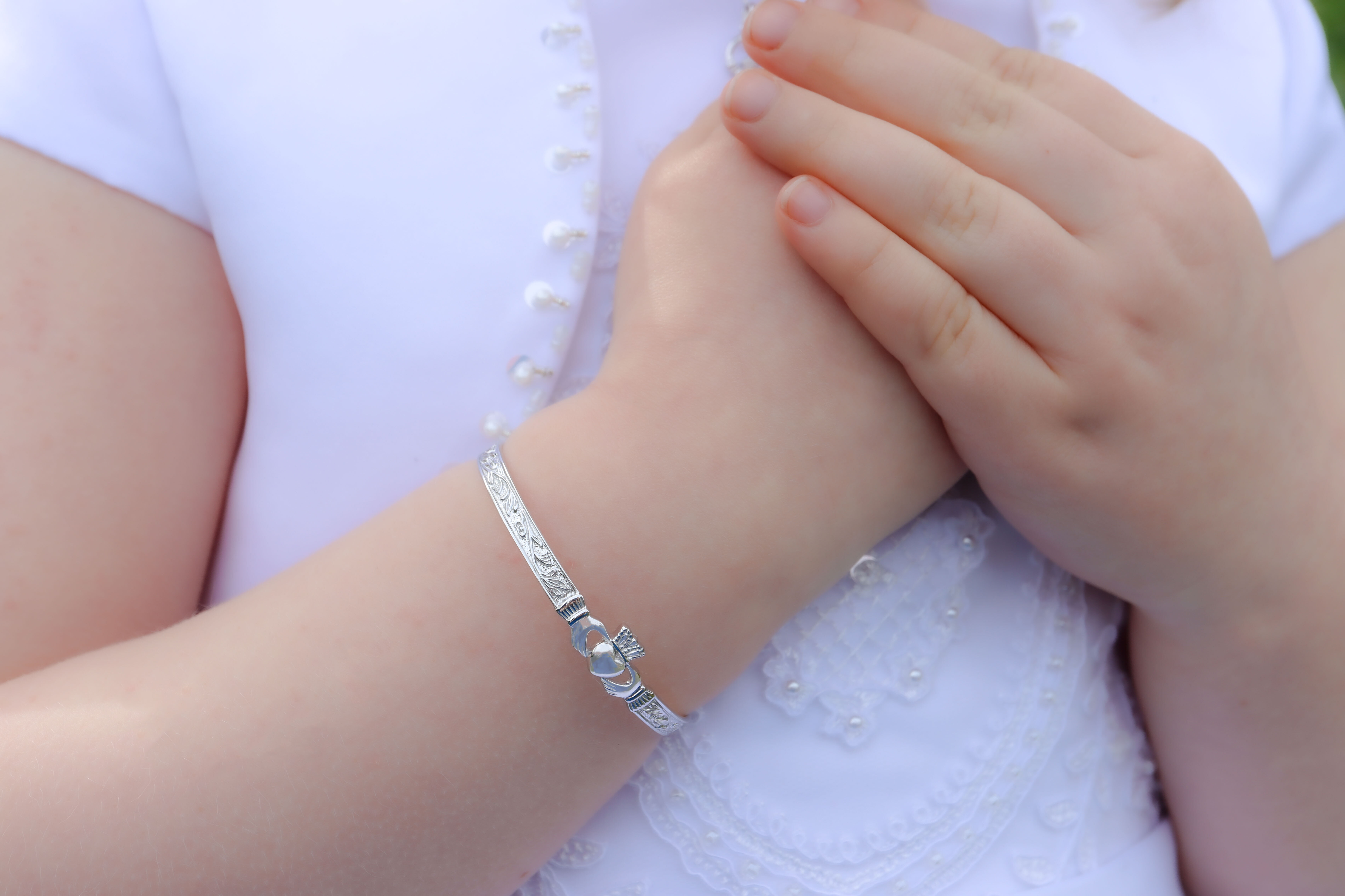 Expandable Childrens Claddagh bangle 2