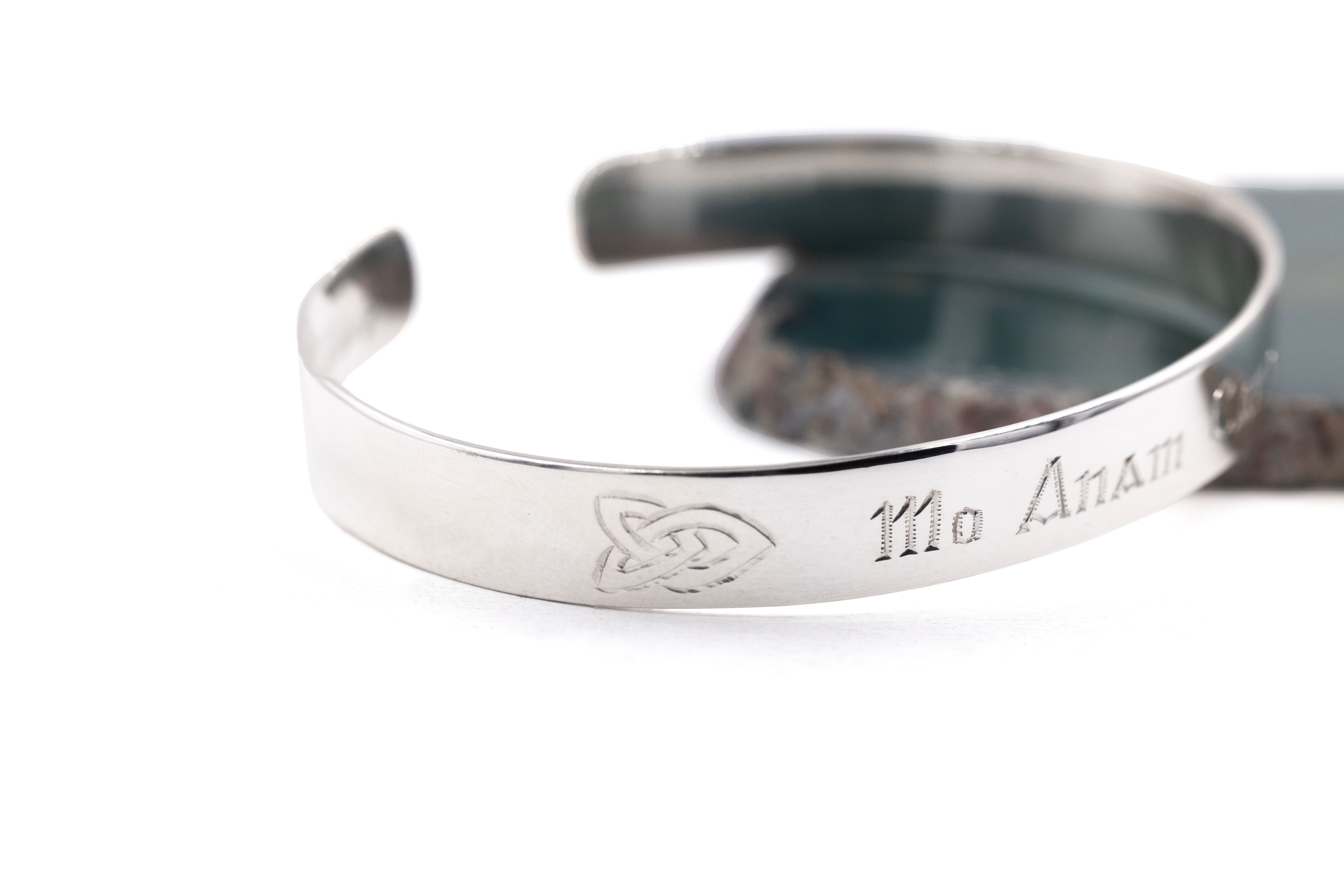 Mens Florentine Sterling Silver Gaelic Bracelet. Side View.