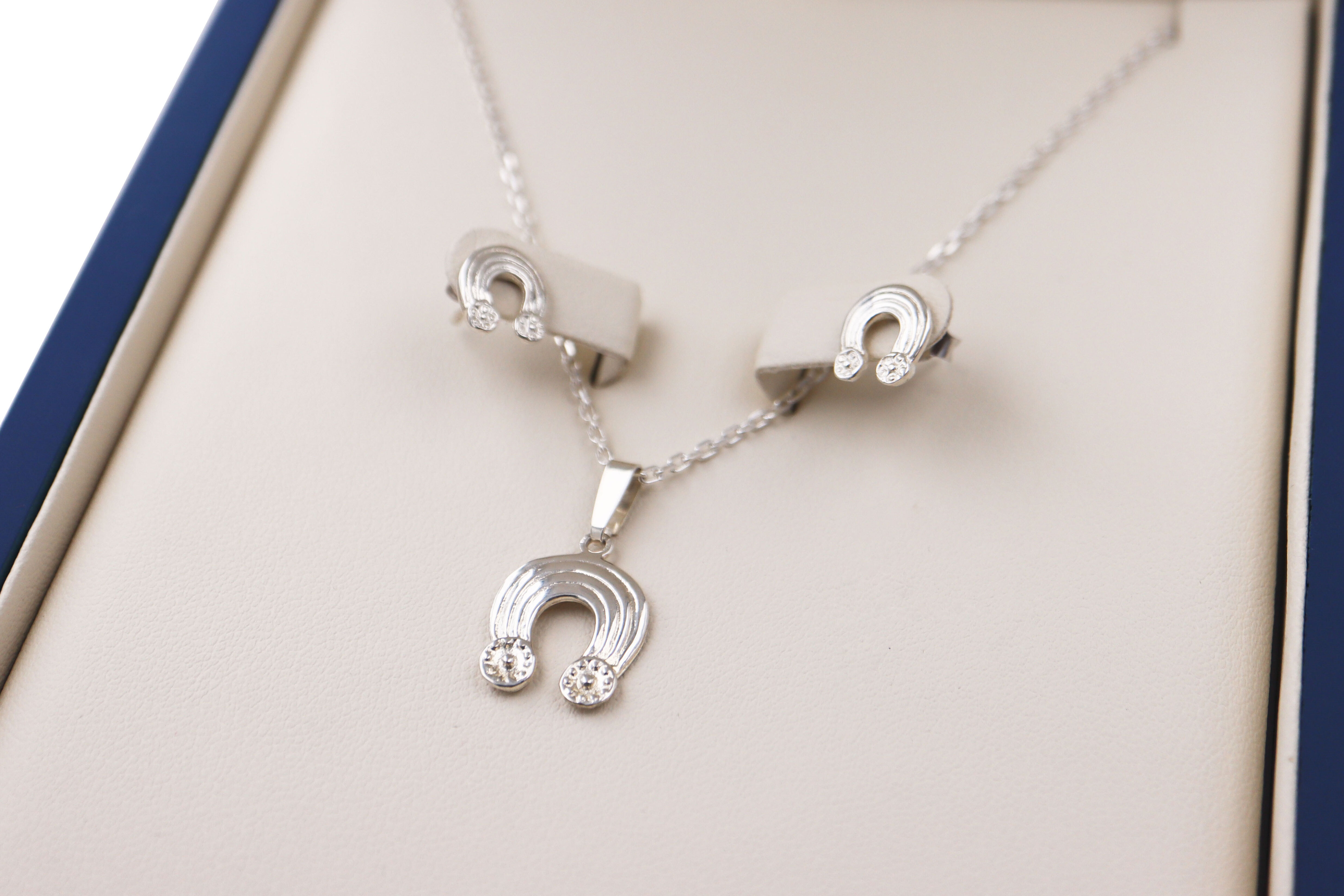 Gleninsheen collar Necklace and Earrings Gift Set box