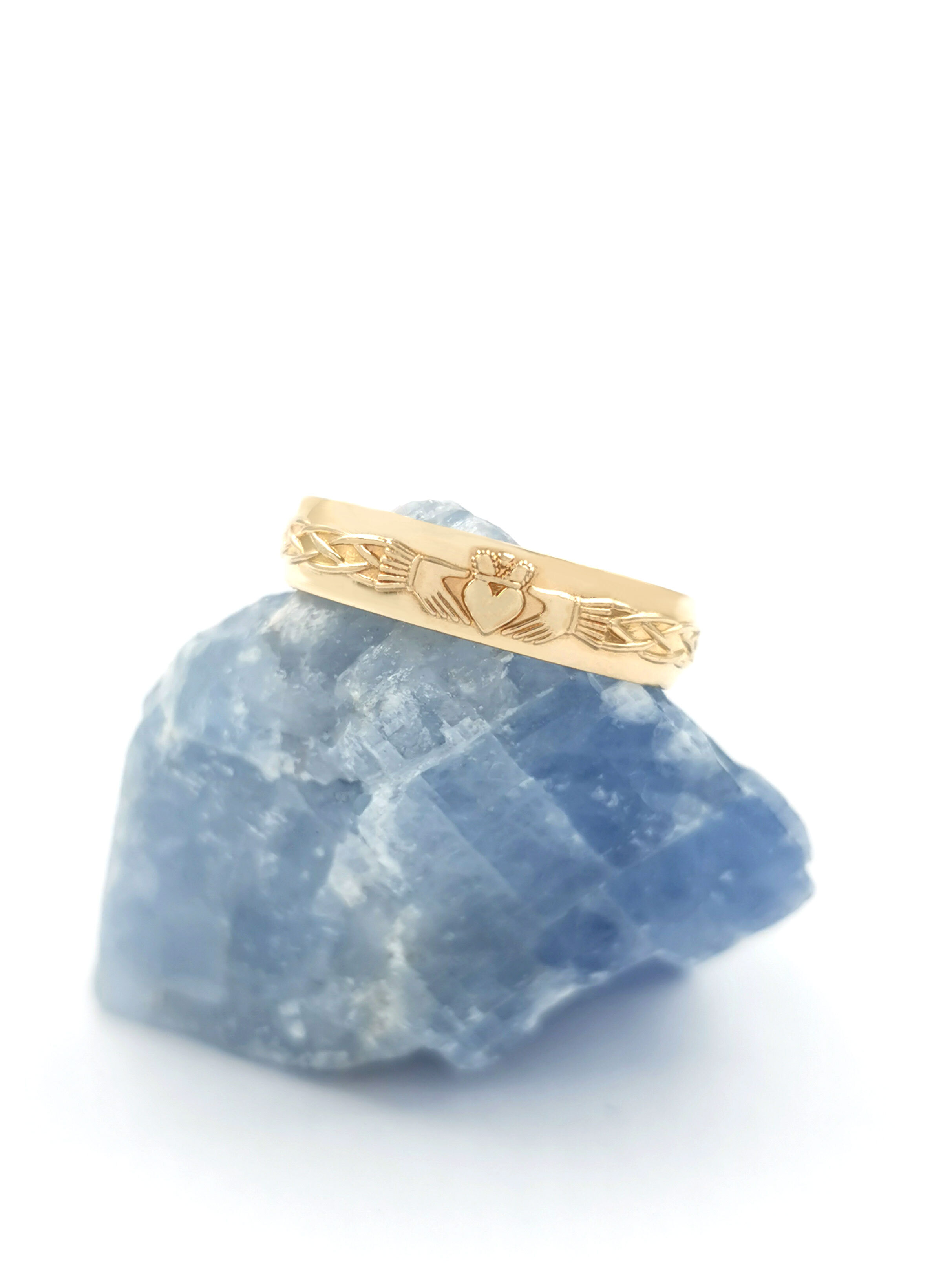 Womens Striking 10K Yellow Gold Claddagh Ring