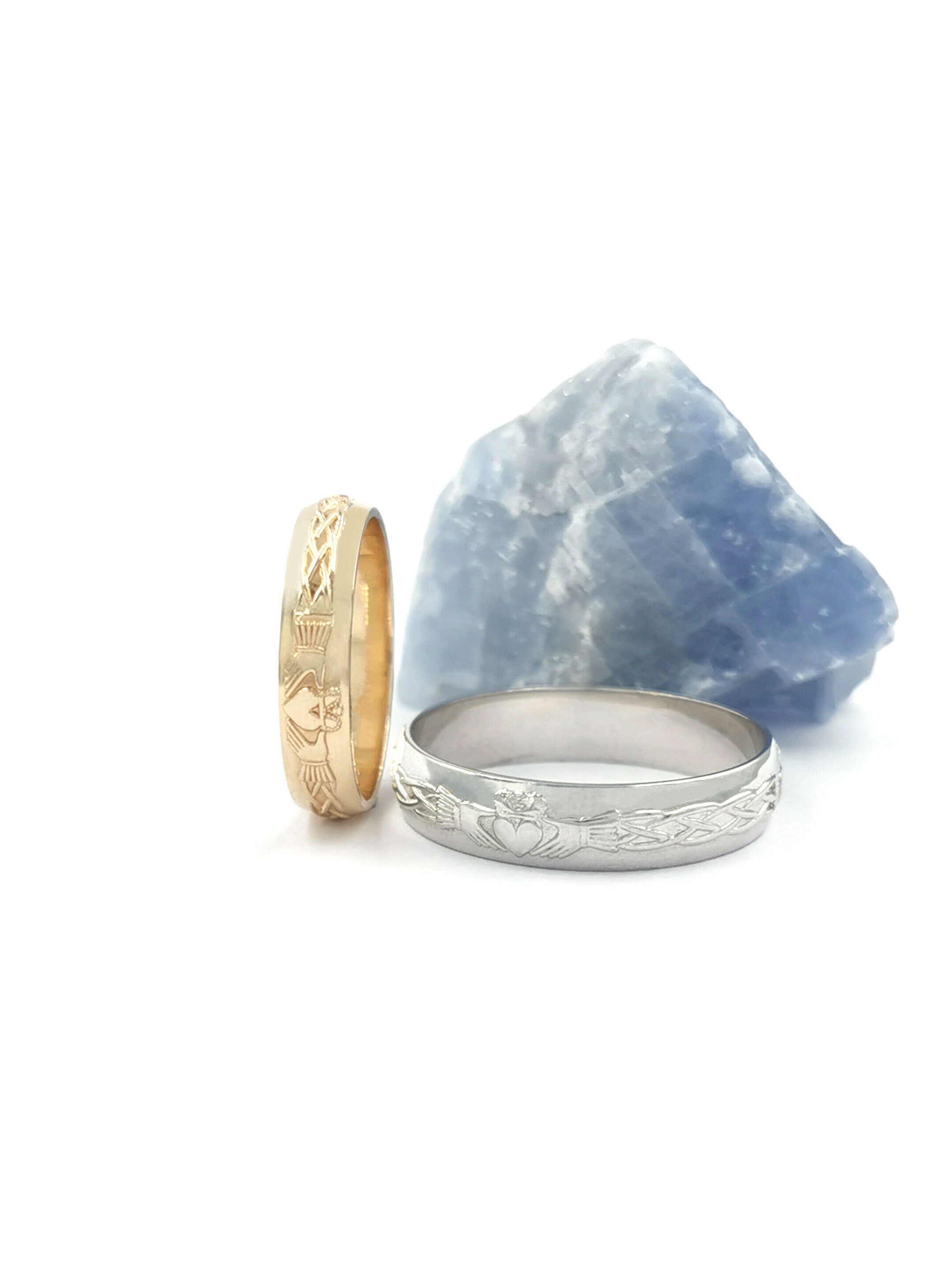 Womens Luxurious 14K Yellow Gold Claddagh Ring