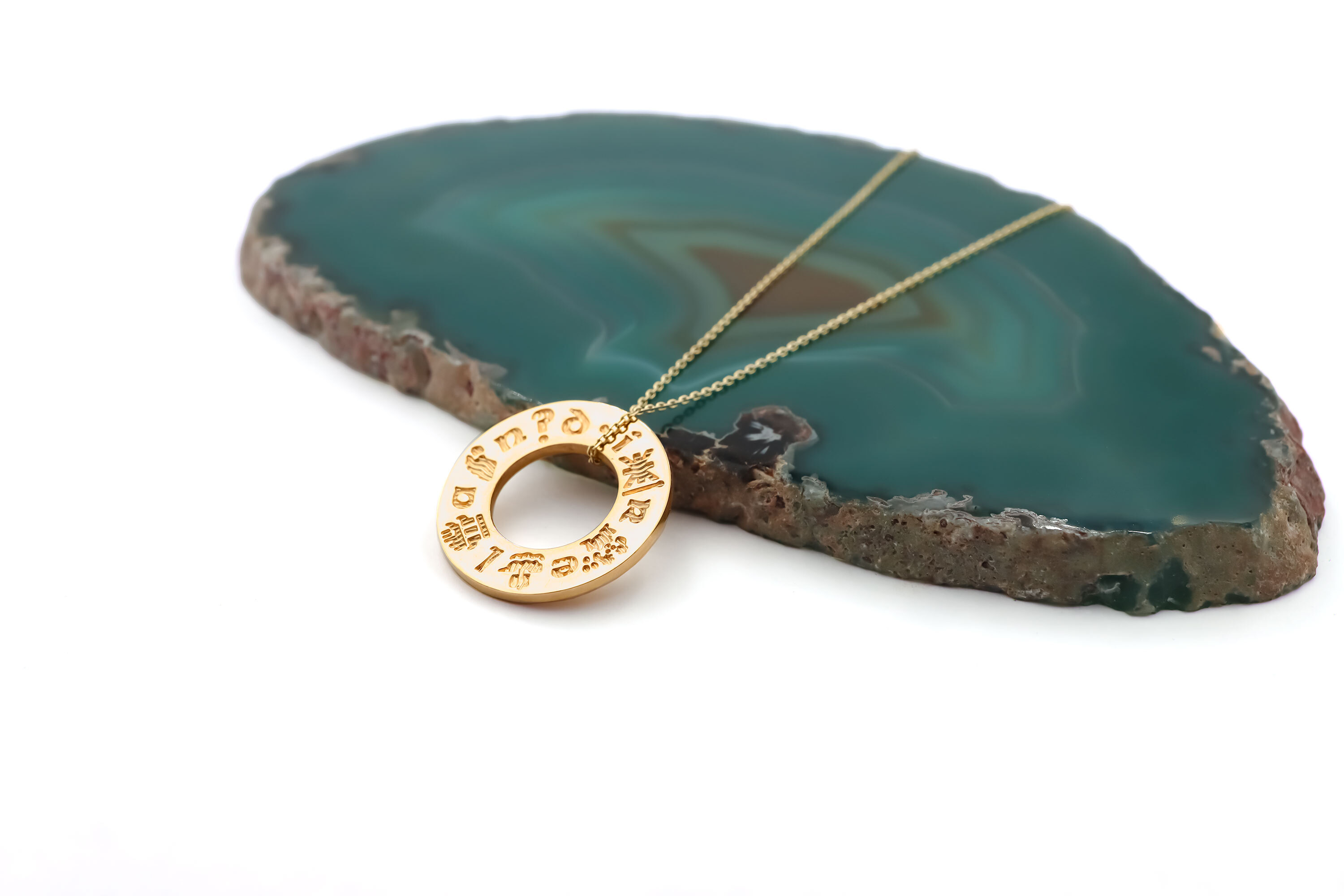 Womens Yellow Gold History Of Ireland Necklace