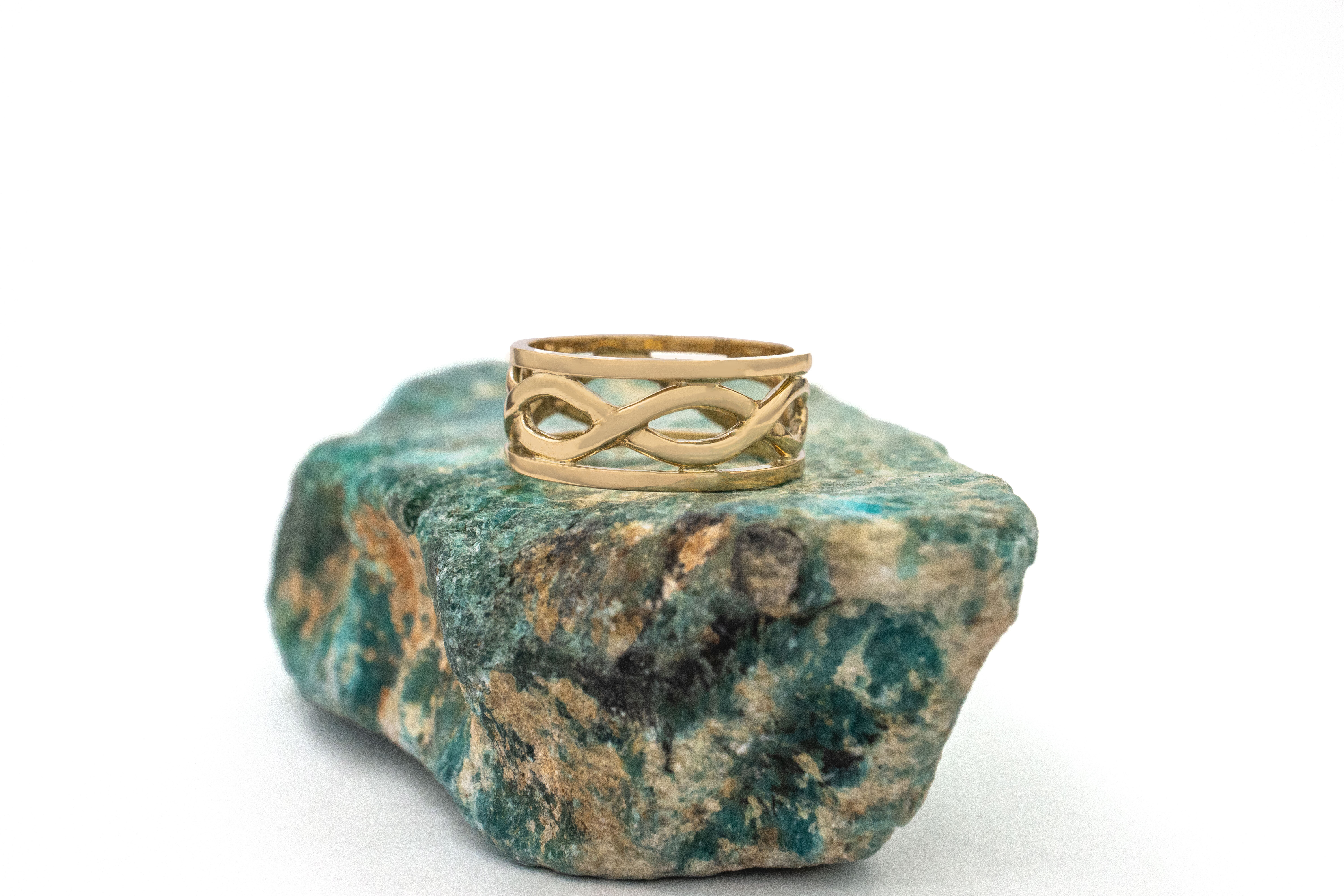 Womens 14K Yellow Gold Celtic Knot 7.3mm Ring