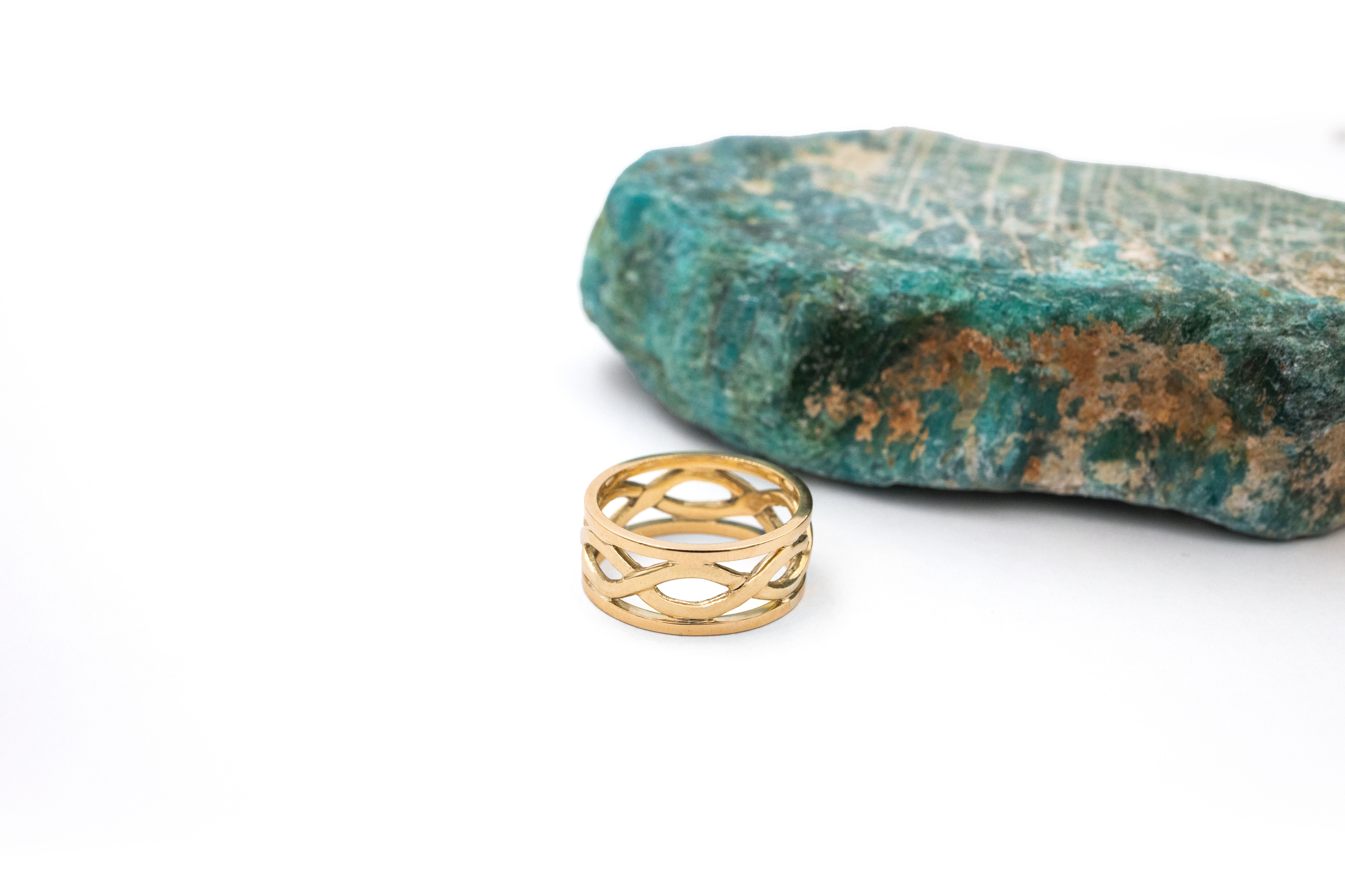 Womens 14K Yellow Gold Celtic Knot 8.8mm Ring