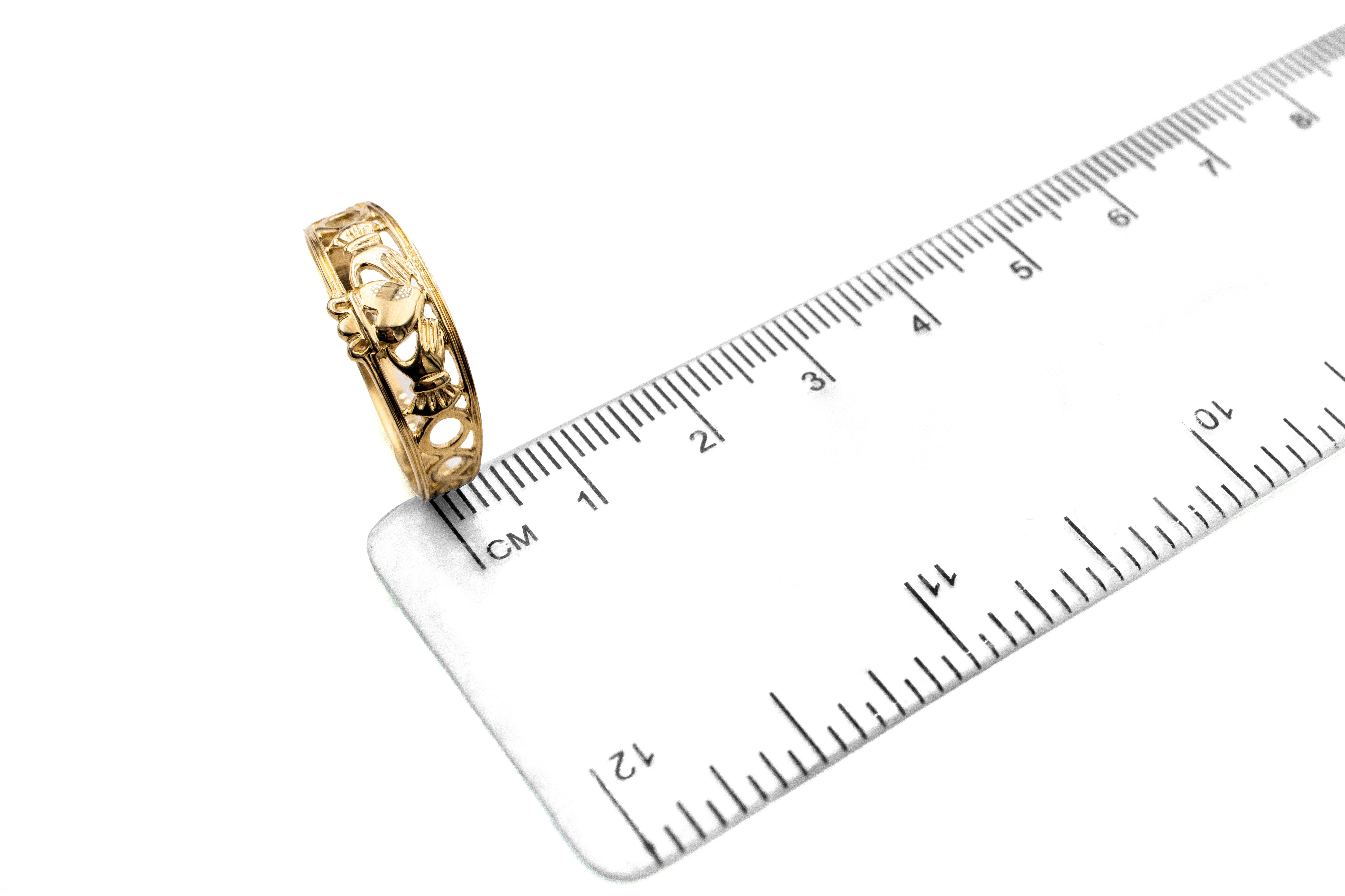 Irish Yellow Gold Claddagh 8.0mm Ring For Women. Side View.