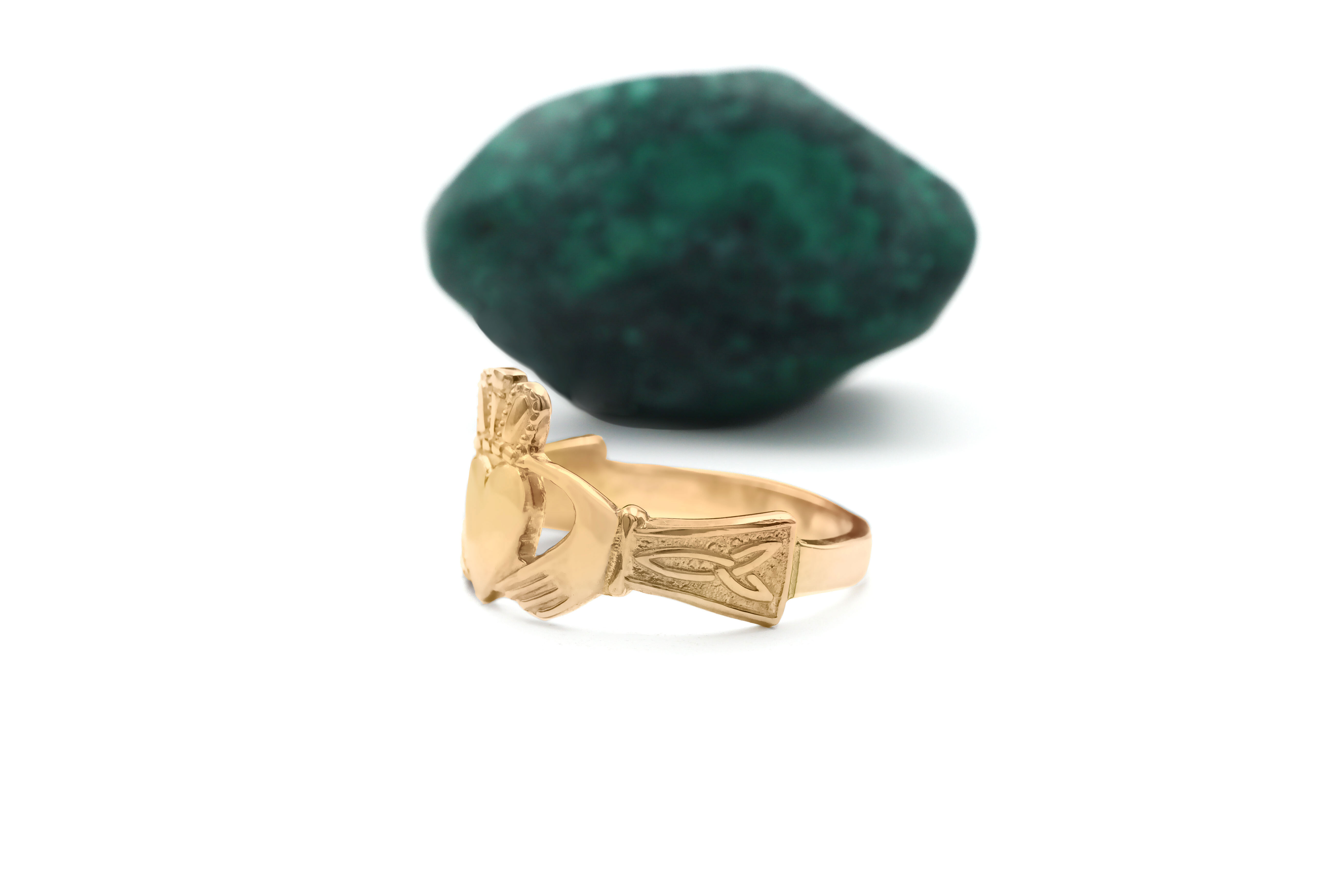 Mens Attractive 14K Yellow Gold Claddagh Ring. Side View.