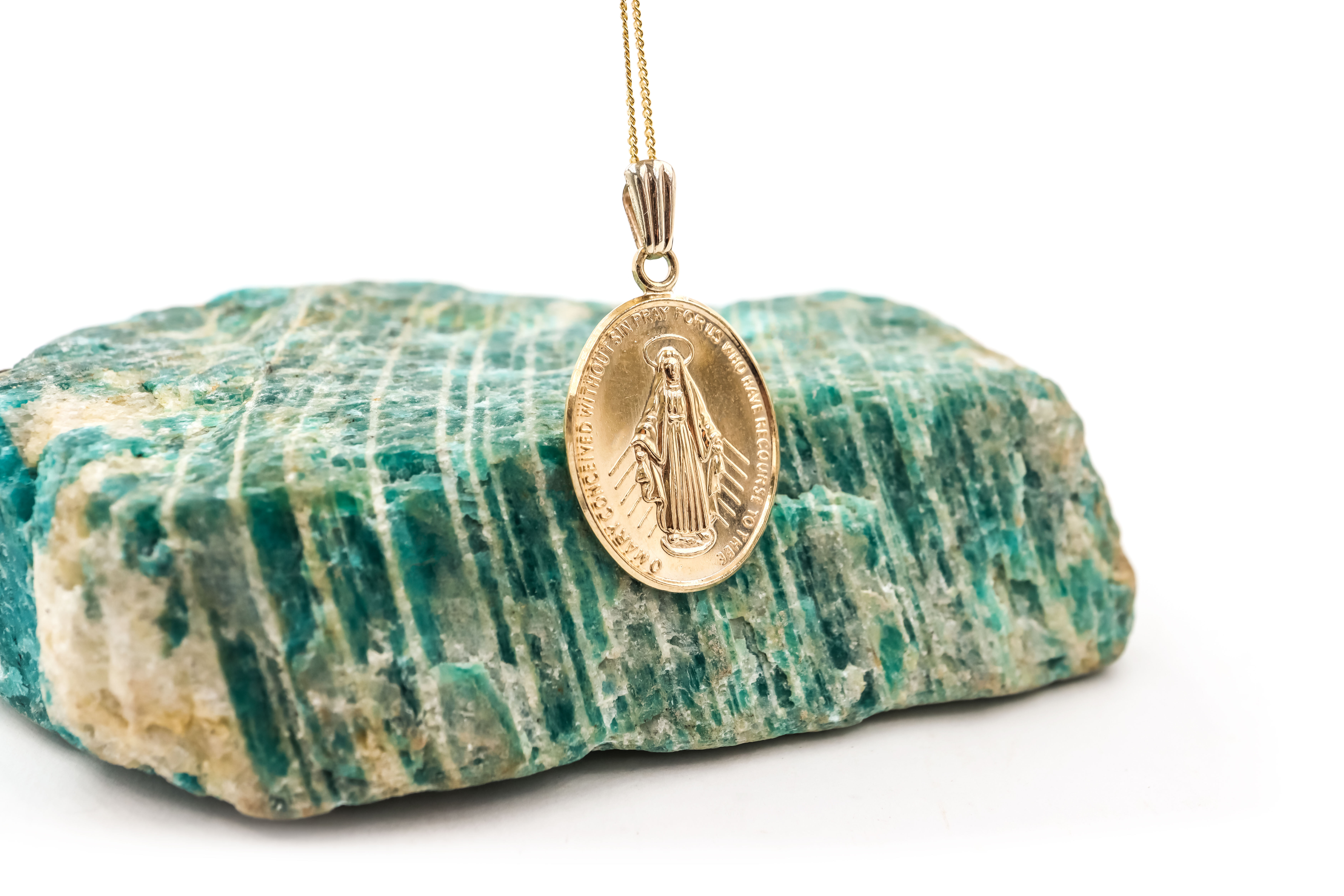 Attractive 9K Yellow Gold Medals and Medallions Necklace