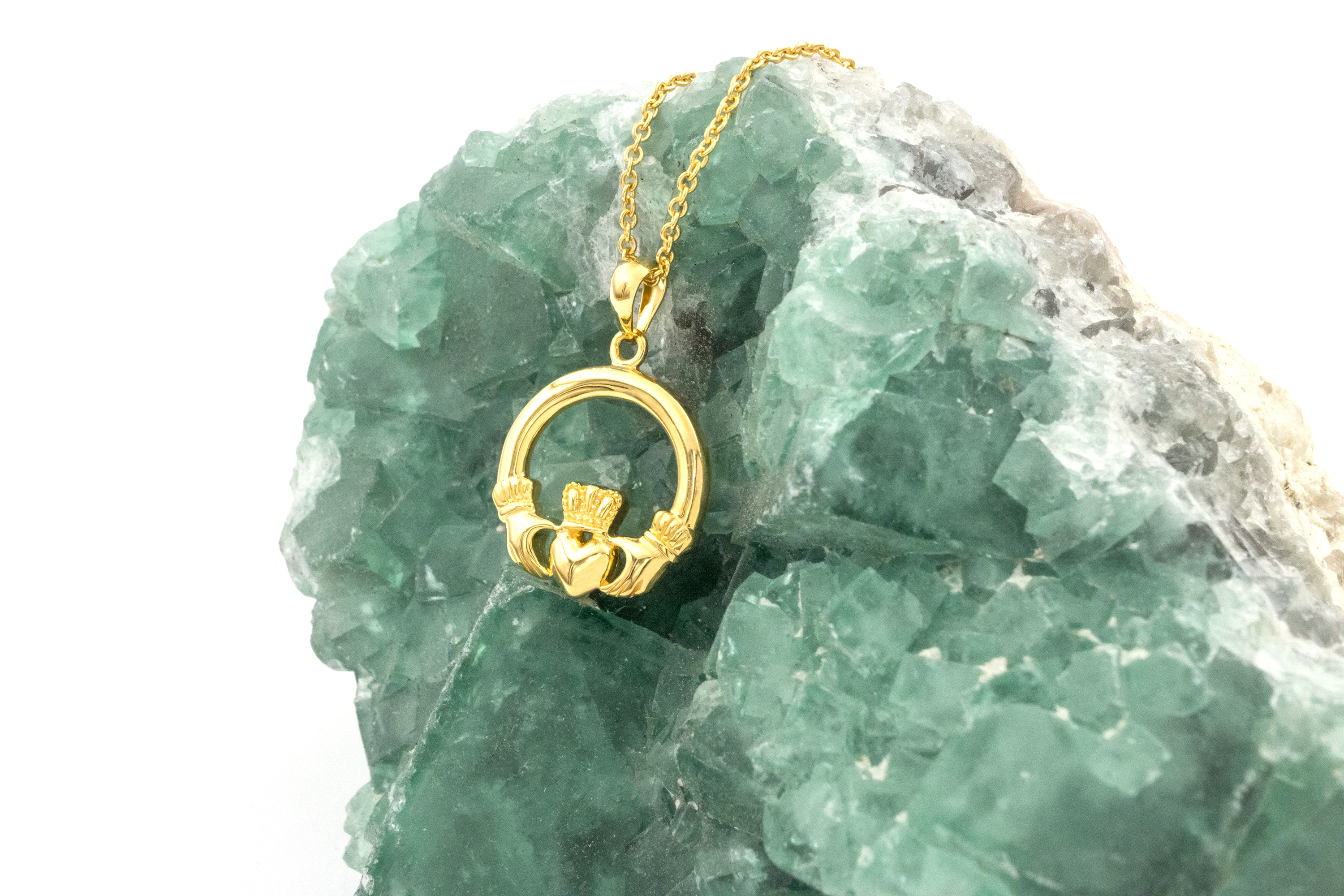 Womens 14K Gold Vermeil Claddagh Gift Set. Side View.