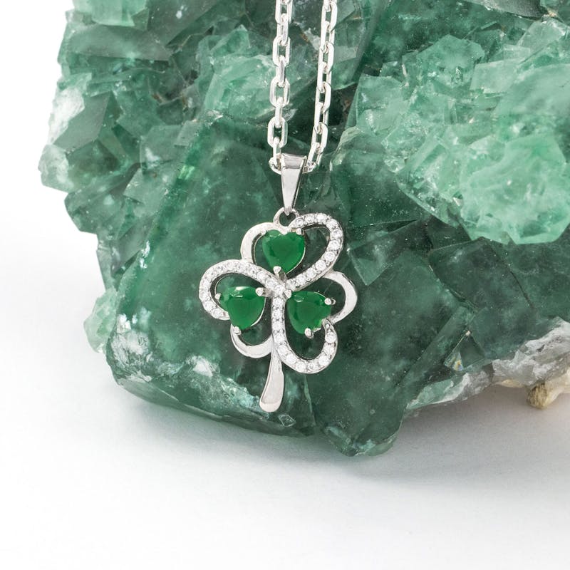 Shamrock - Shown with Light Cable Chain